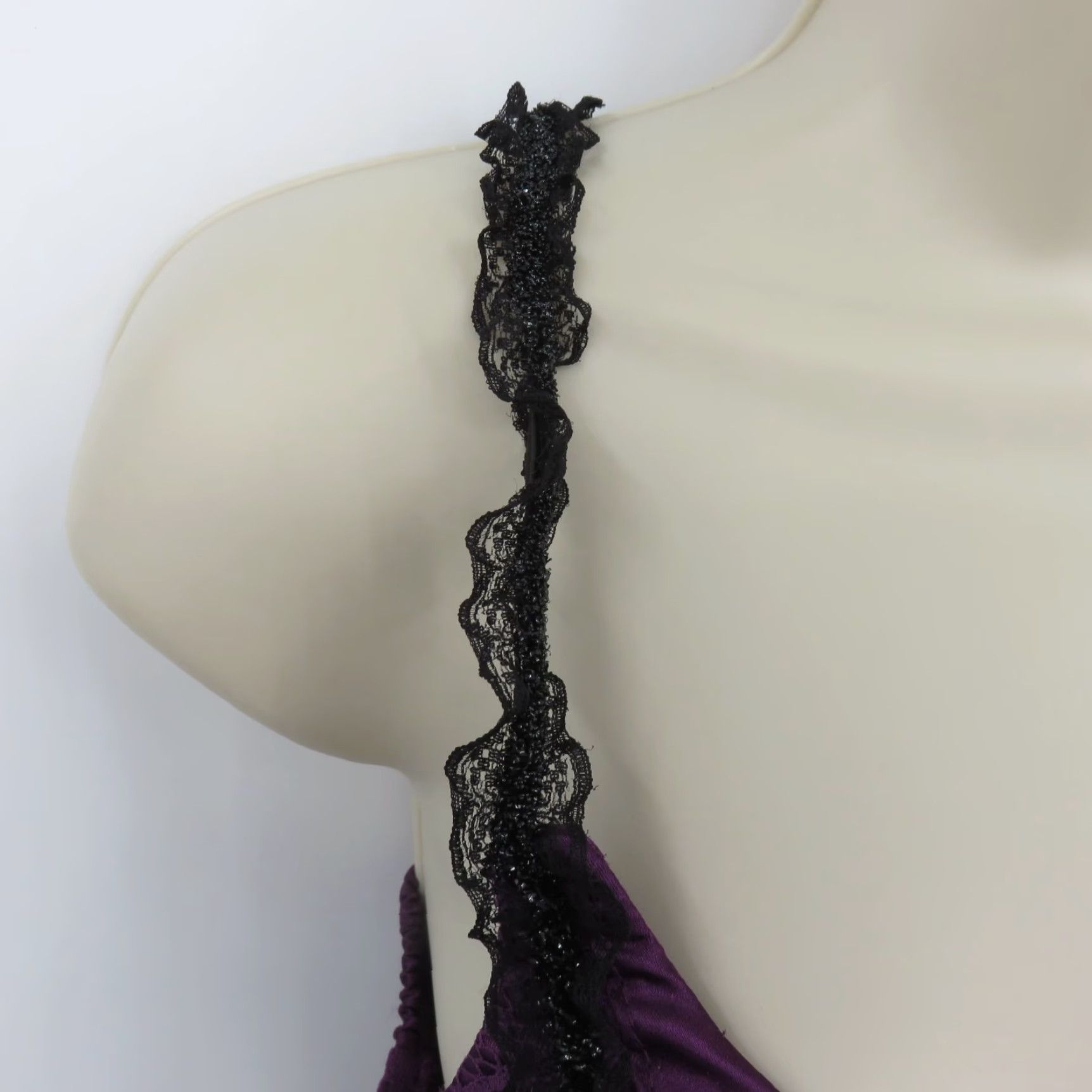 Vintage VINTAGE Charlotte Russe Tank Top Shirt Womens L Purple Black Ruched Satin Lace Spaghetti Strap Sleeveless Camisole 2000s Size L / US 10 / IT 46 - 2 Thumbnail