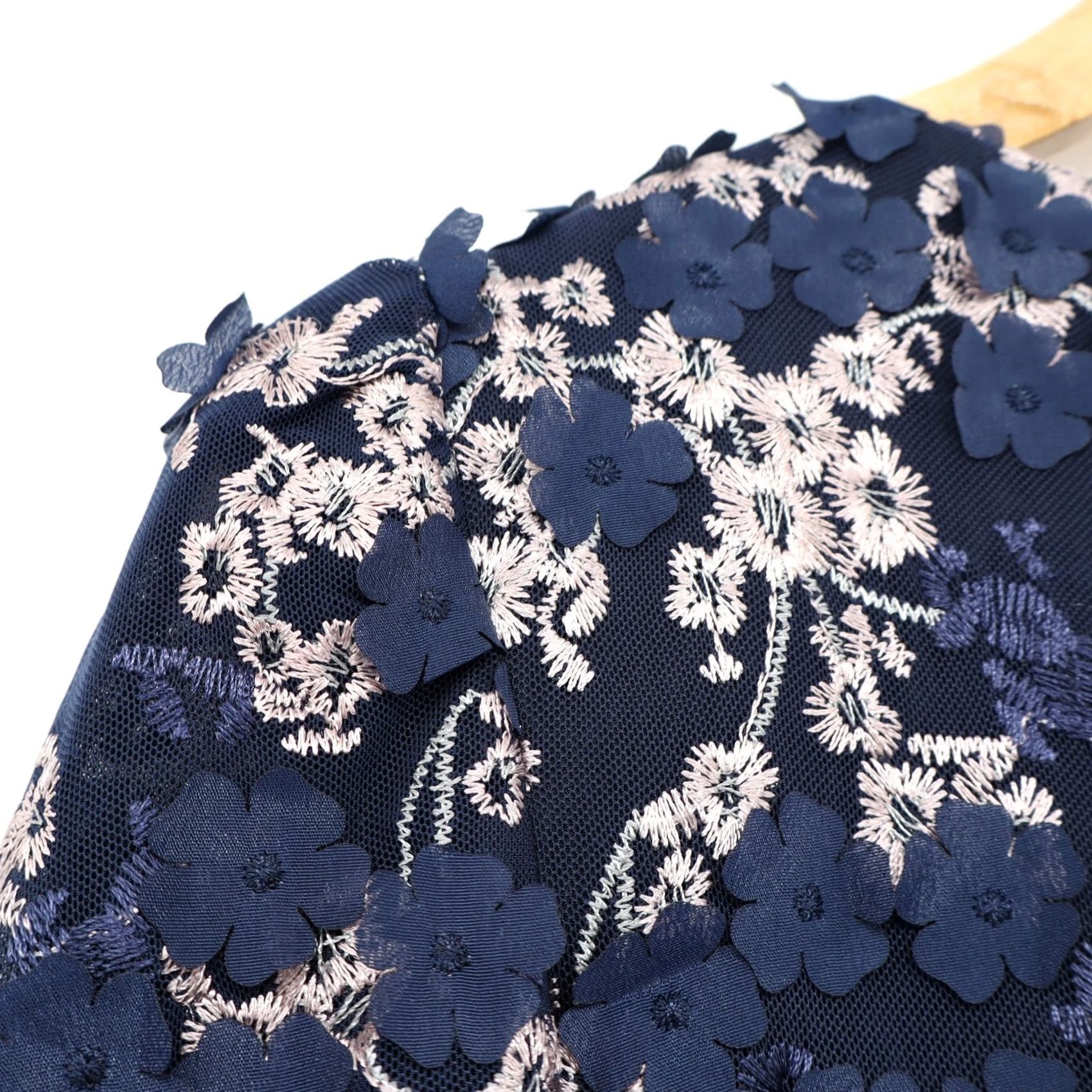 Vintage Xscape Dress Women's Midi Sheath Embroidered Floral V-Neck Blue 10 NEW Party Cocktail Size L / US 10 / IT 46 - 3 Thumbnail