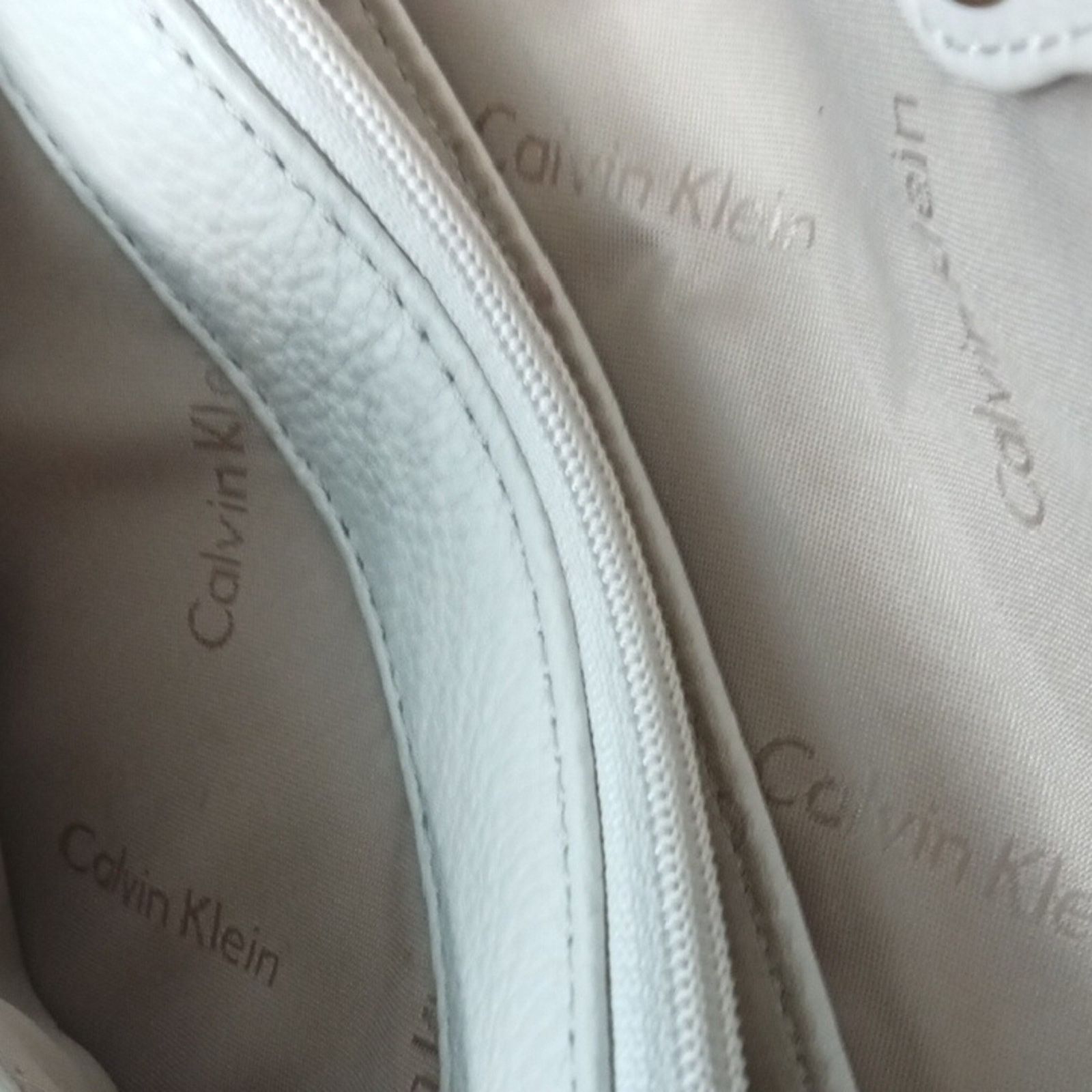 Calvin Klein Y2K Vintage Calvin Klein Cream Leather Crossbody Size ONE SIZE - 7 Thumbnail