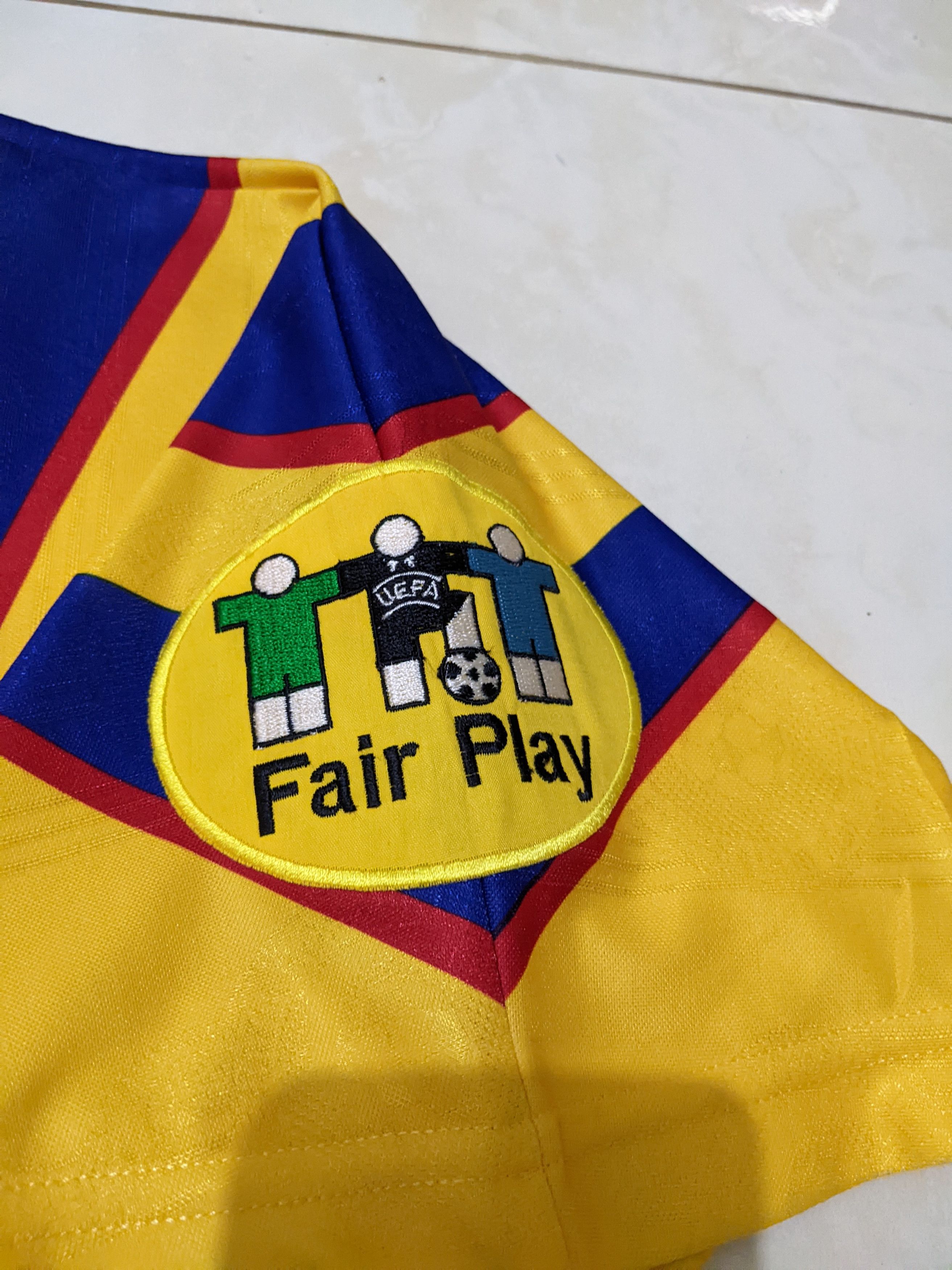 Vintage Rumania euro 1996 home Hagi Jersey football shirt Size US L / EU 52-54 / 3 - 6 Thumbnail