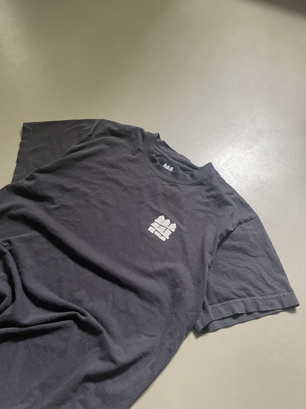 Undefeated undefeated faded black basic shirt Size US L / EU 52-54 / 3 - 3 Thumbnail