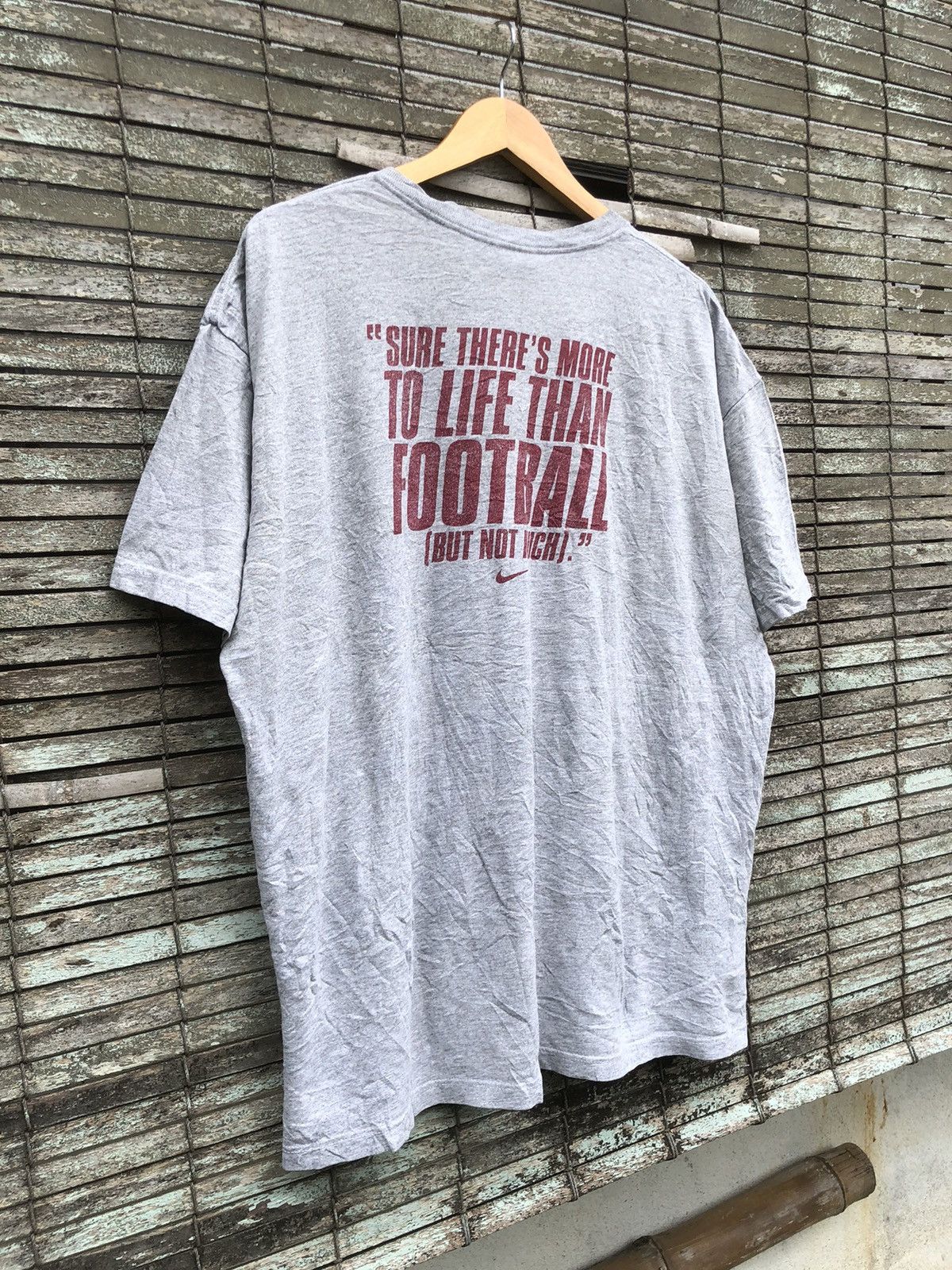 Nike Vintage 90s Nike Centre Logo Tshirt Size US XL / EU 56 / 4 - 11 Thumbnail