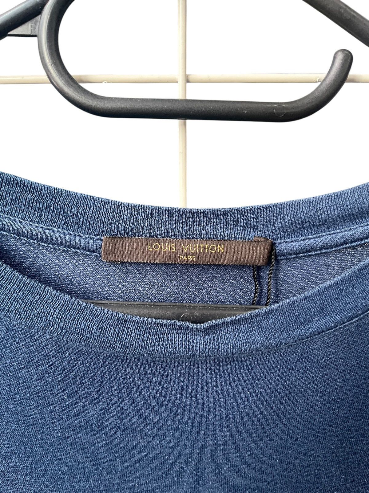 Louis Vuitton Louis Vuitton V logo t-shirt cotton LV designer luxury 20’s Size US S / EU 44-46 / 1 - 3 Thumbnail