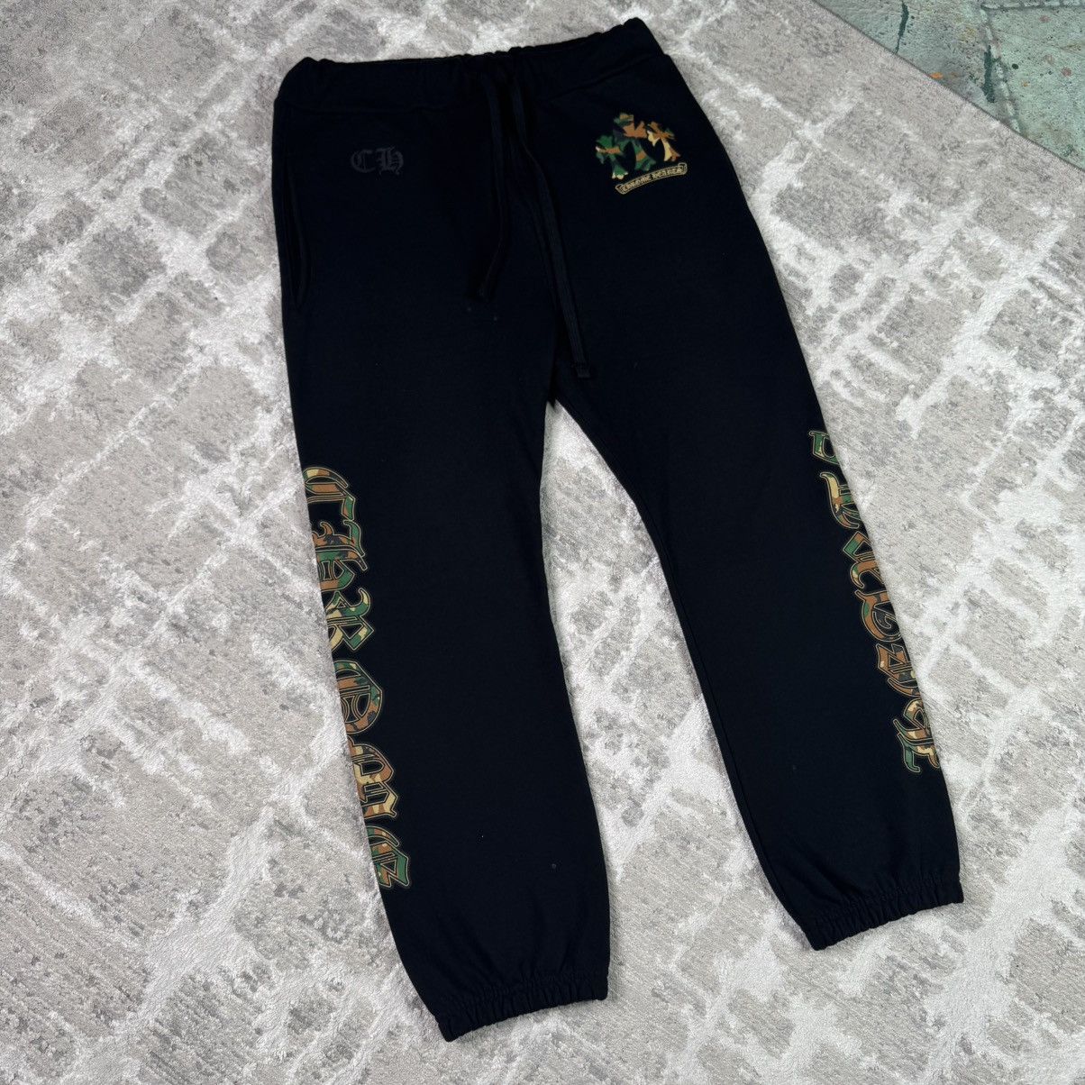 Triple cross camo sweatpants