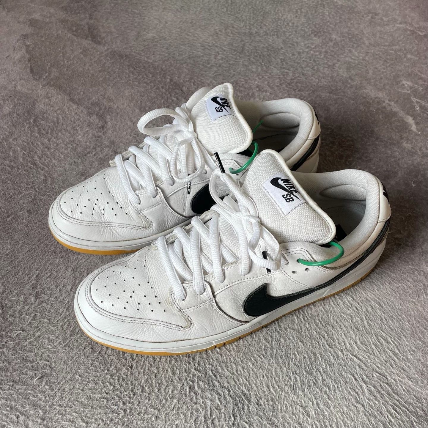 Nike Nike White Lowtop Sneakers 46 Men Size US 12 / EU 45 - 1 Thumbnail