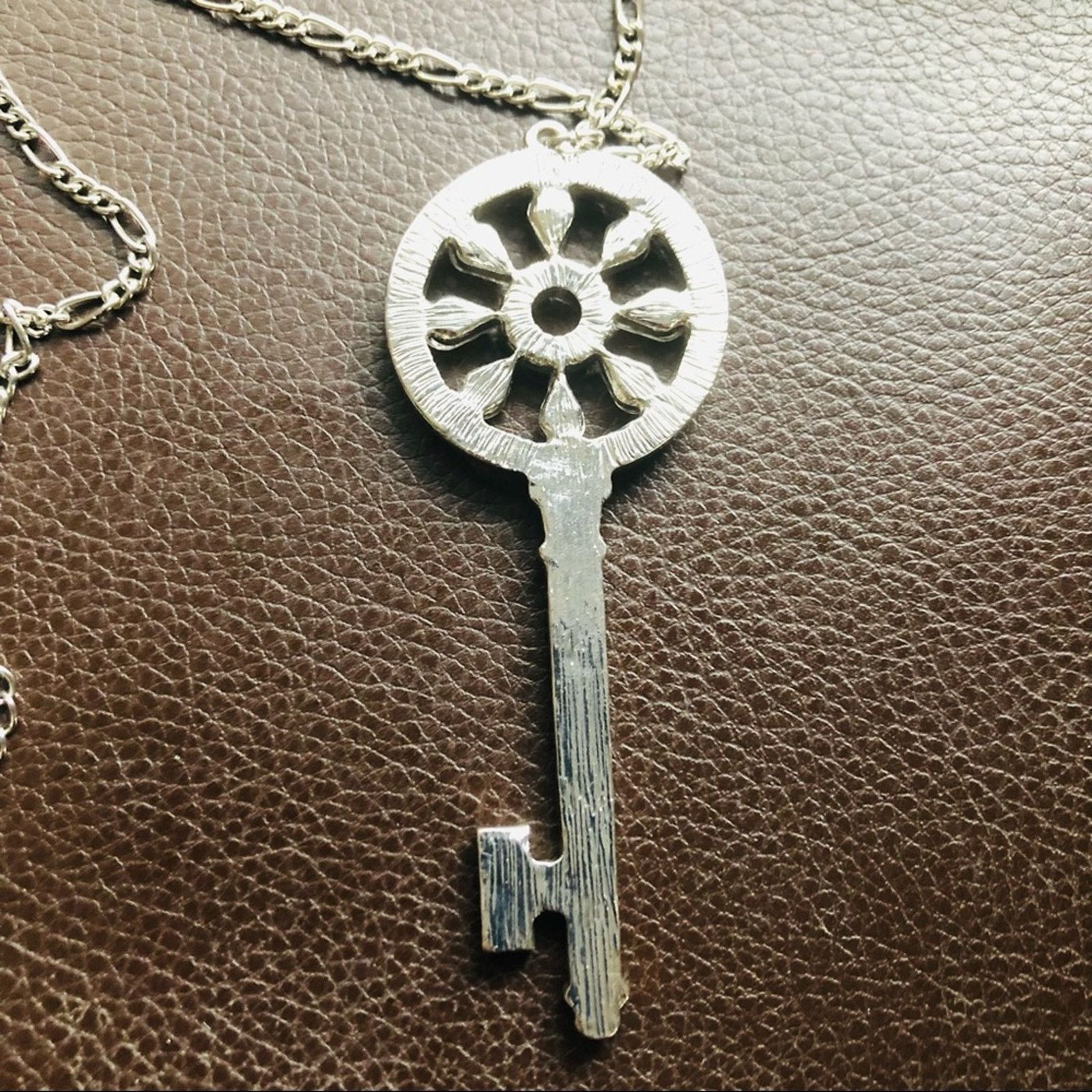 Jewelry Clear rhinestone skeleton key pendant necklace Size ONE SIZE - 8 Thumbnail