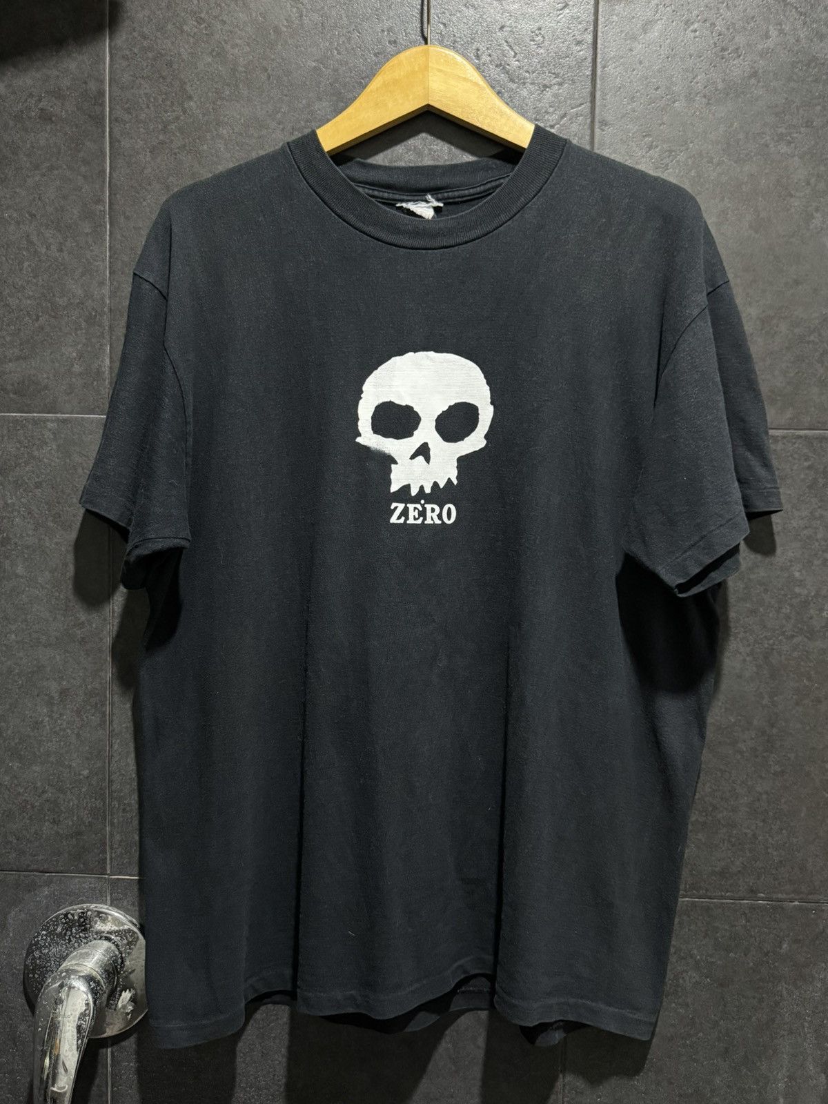 Other Vintage 90s Zero Skateboards Skull Tshirt Size US L / EU 52-54 / 3 - 1 Thumbnail