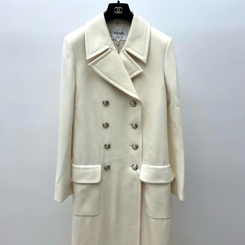 Chanel Chanel Cream Double-Breasted Women's Coat 0089 Size M / US 6-8 / IT 42-44 - 1 Thumbnail