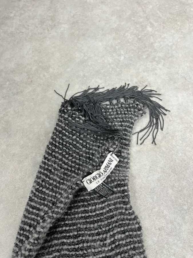 Giorgio Armani 2000s Giorgio Armani Grey Cozy Scarf Size ONE SIZE - 4 Thumbnail