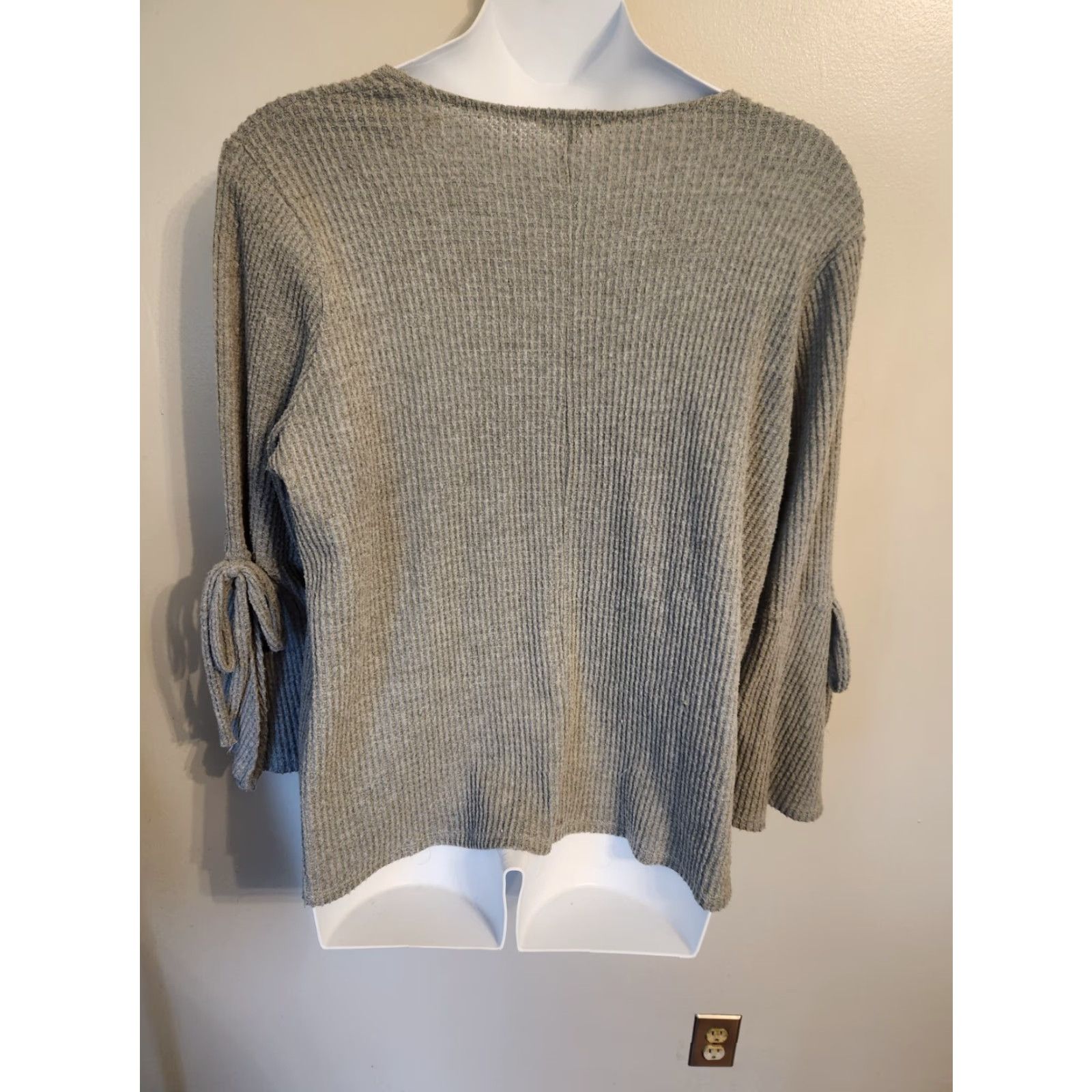 Vintage Charlotte Russe 3X Waffle-Knit Bell Sleeve Lightweight Sweater Gray Womens Pullover Round Neck Casual Plus Size Regular Fit Size XXL / US 16-18 / IT 52-54 - 4 Thumbnail