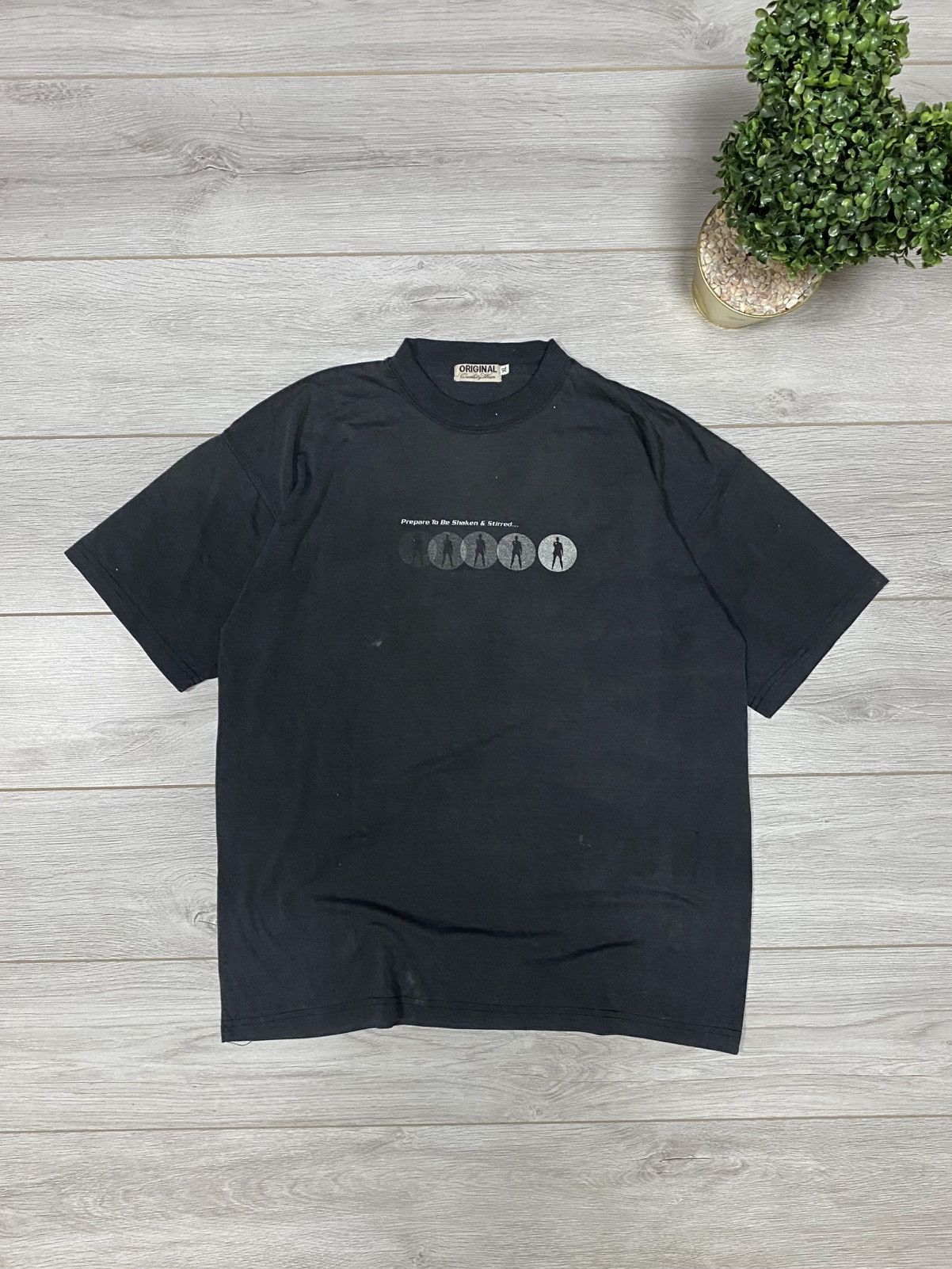 Vintage Vintage 1997 James Bond 007 faded Tomorrow Never Dies Tee Size US XL / EU 56 / 4 - 9 Thumbnail