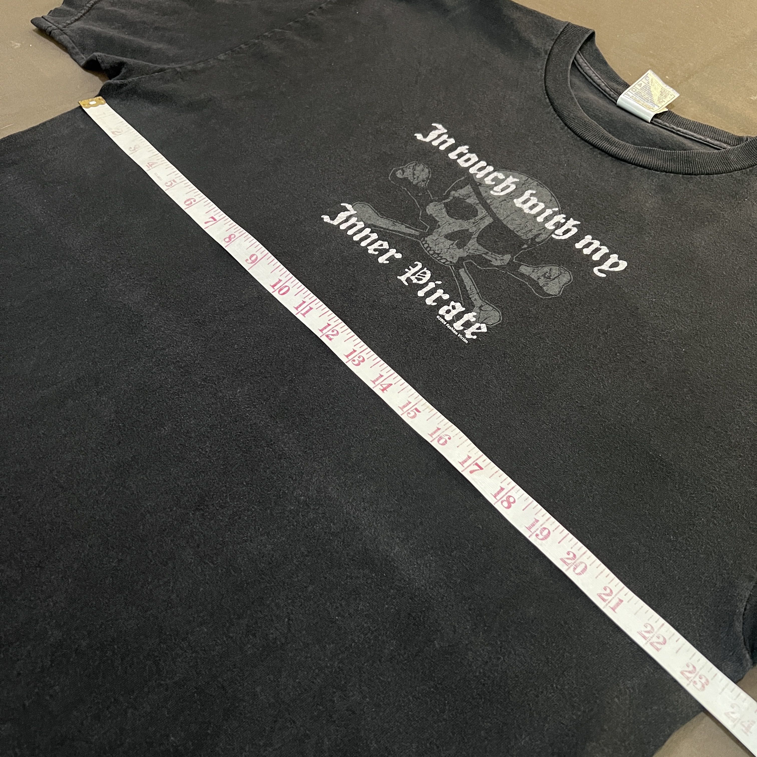 Fashion Victim × Vintage Vintage Y2K In Touch With My Inner Pirate Skull Tee Faded Size US XL / EU 56 / 4 - 6 Thumbnail
