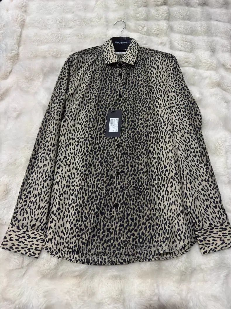 Saint Laurent Paris Saint Laurent Paris Size 38 Leopard Print Shirt i Size US S / EU 44-46 / 1 - 1 Thumbnail