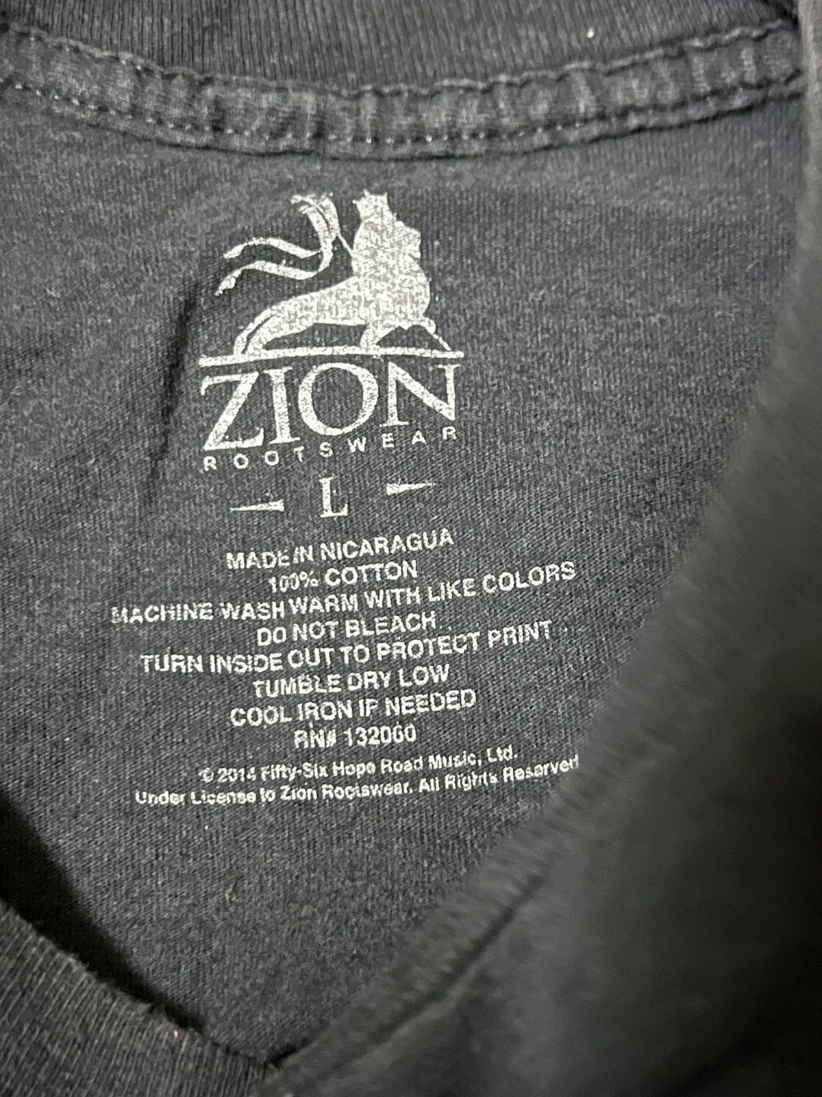 Band Tees Bob Marley Zion Iron Lion Mens Size Large Black Roots wear Size US L / EU 52-54 / 3 - 6 Thumbnail