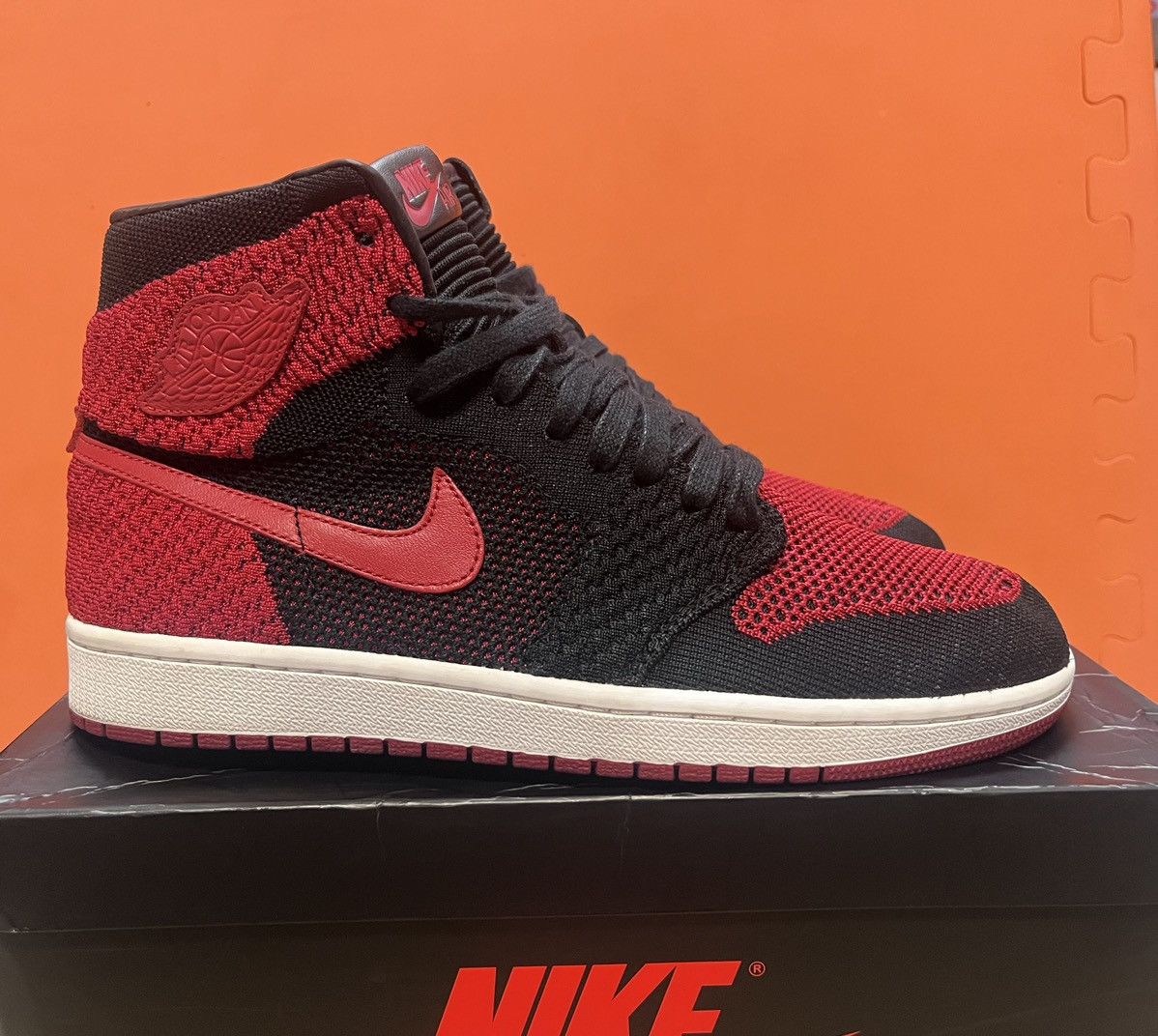 Jordan Brand Jordan 1 Flyknit Bred 2017 Size US 9 / EU 42 - 2 Thumbnail