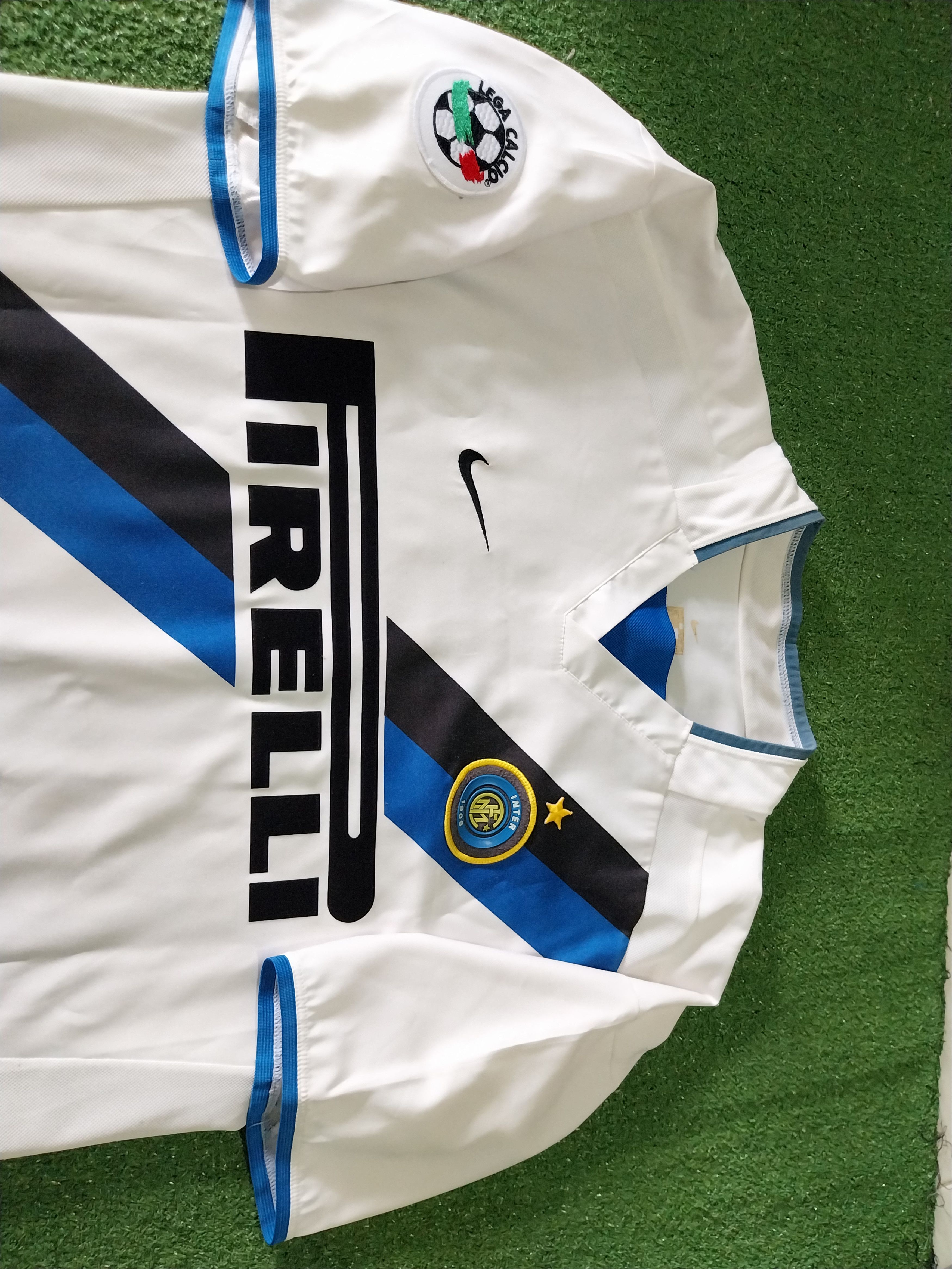 Nike Inter milan away 2002/2003 batistuta jersey football Size US S / EU 44-46 / 1 - 3 Thumbnail