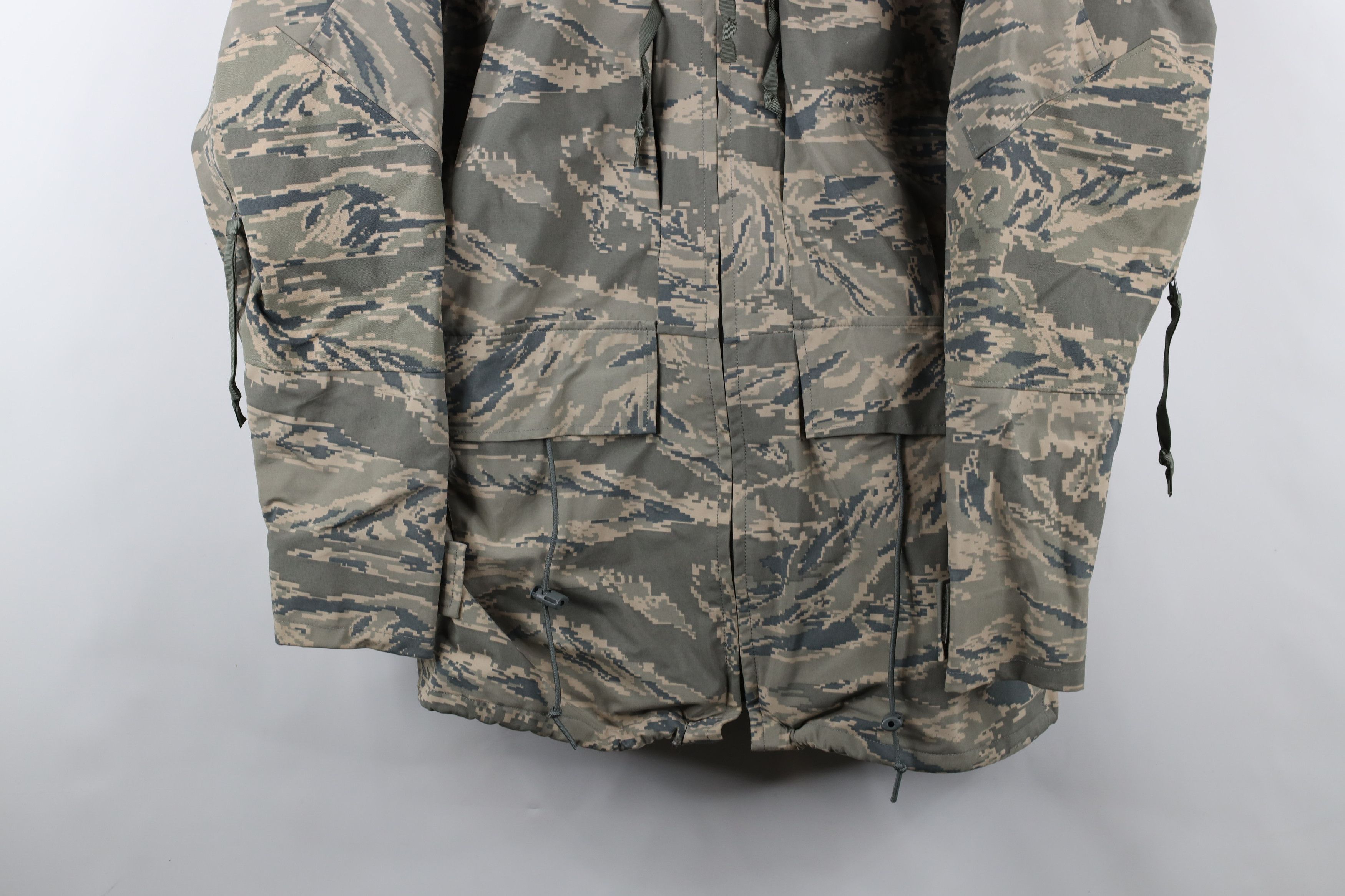 Vintage Vintage USGI Waterproof Tiger Stripe Camouflage Jacket USA Size US M / EU 48-50 / 2 - 3 Thumbnail