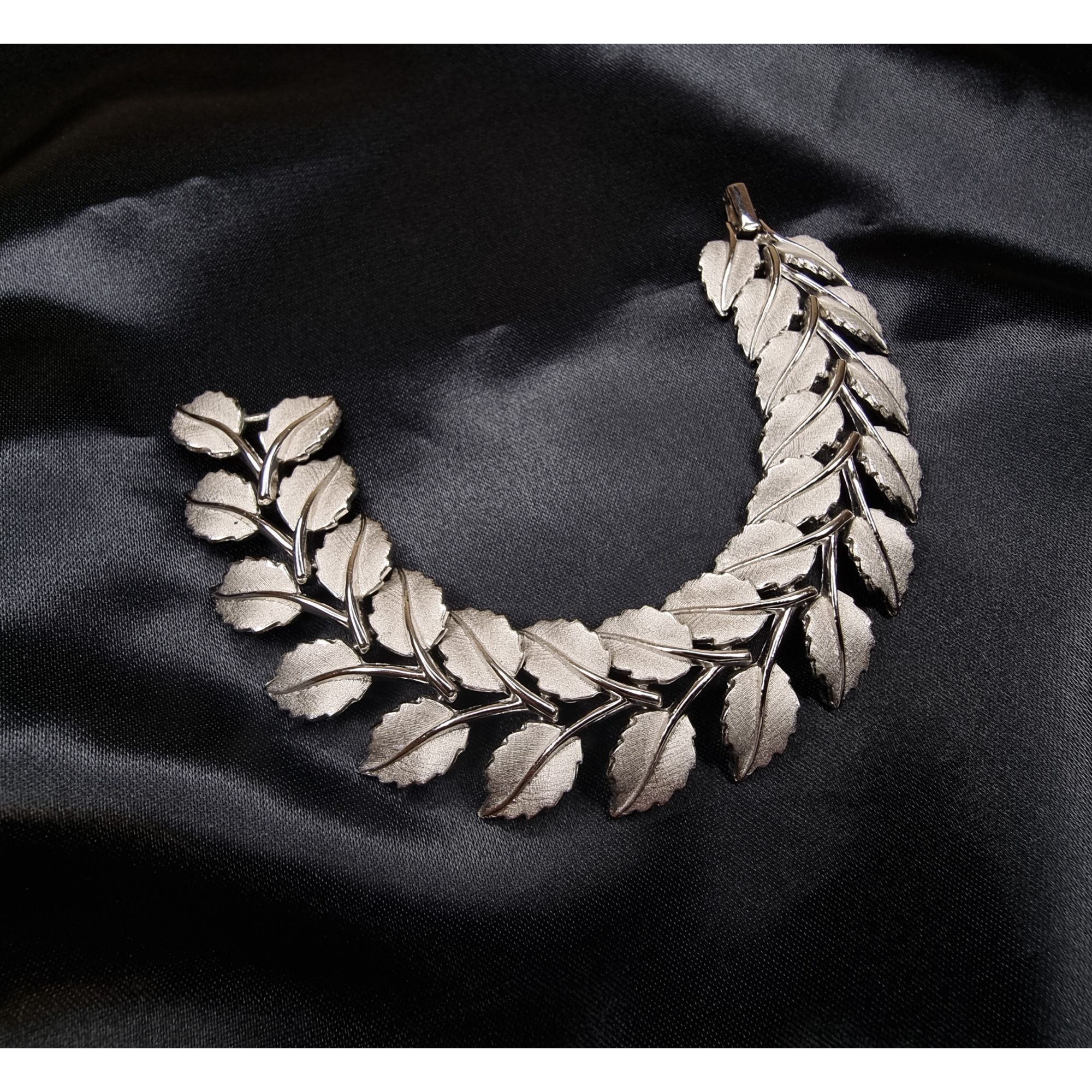 Vintage Vintage 1950s Trifari Silver-Tone Leaf Motif Bracelet For Wo Size ONE SIZE - 1 Thumbnail