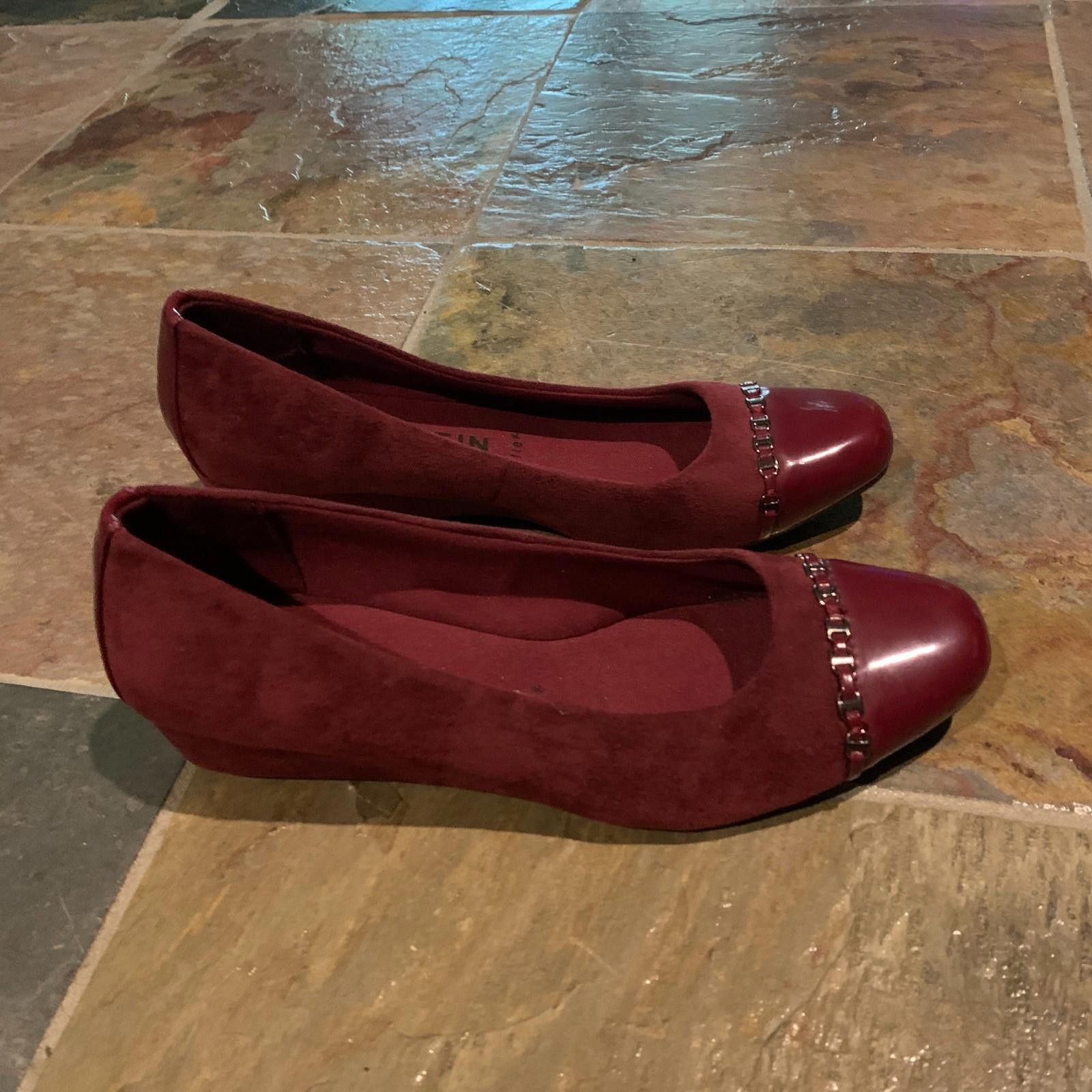 Designer ANNE KLEIN Akmaysel iFlex Maroon Cap Toe Flats-Sz 8M (S620) Size US 8 / IT 38 - 2 Thumbnail