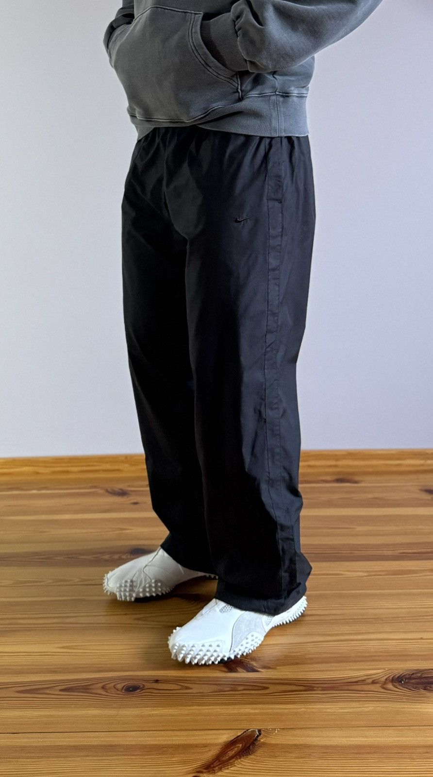 Vintage Vintage Nike Nylon Black Logo Pants Size US 33 - 12 Thumbnail