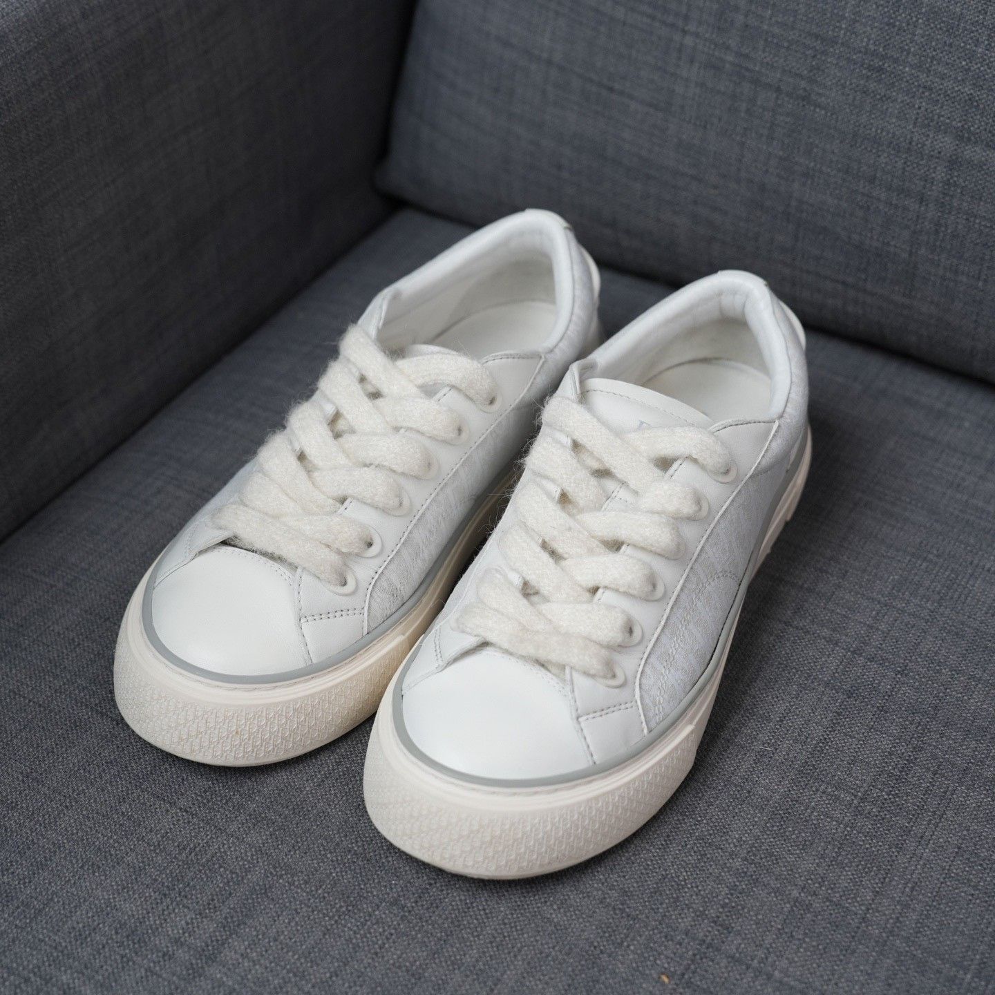 Dior Dior White Lowtop Sneakers 9 Men Size US 9 / EU 42 - 1 Thumbnail