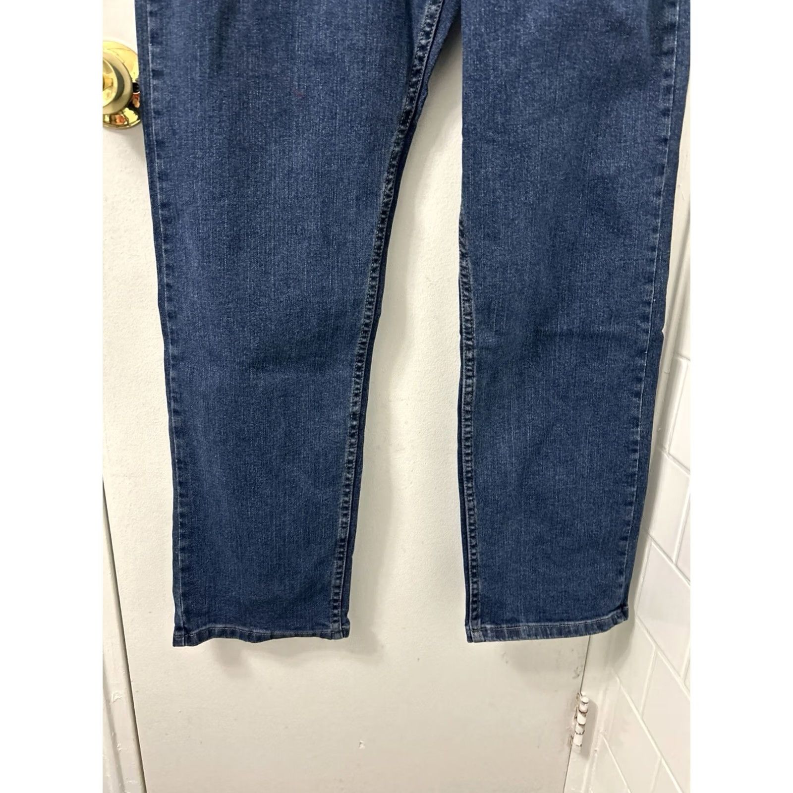 Wrangler Wrangler Authentics Jeans Mens 31x32 Blue Straight Denim NWT Regular Waist 31 Inseam 32 Stretch Comfort Logo Button Zipper Size US 31 - 3 Thumbnail