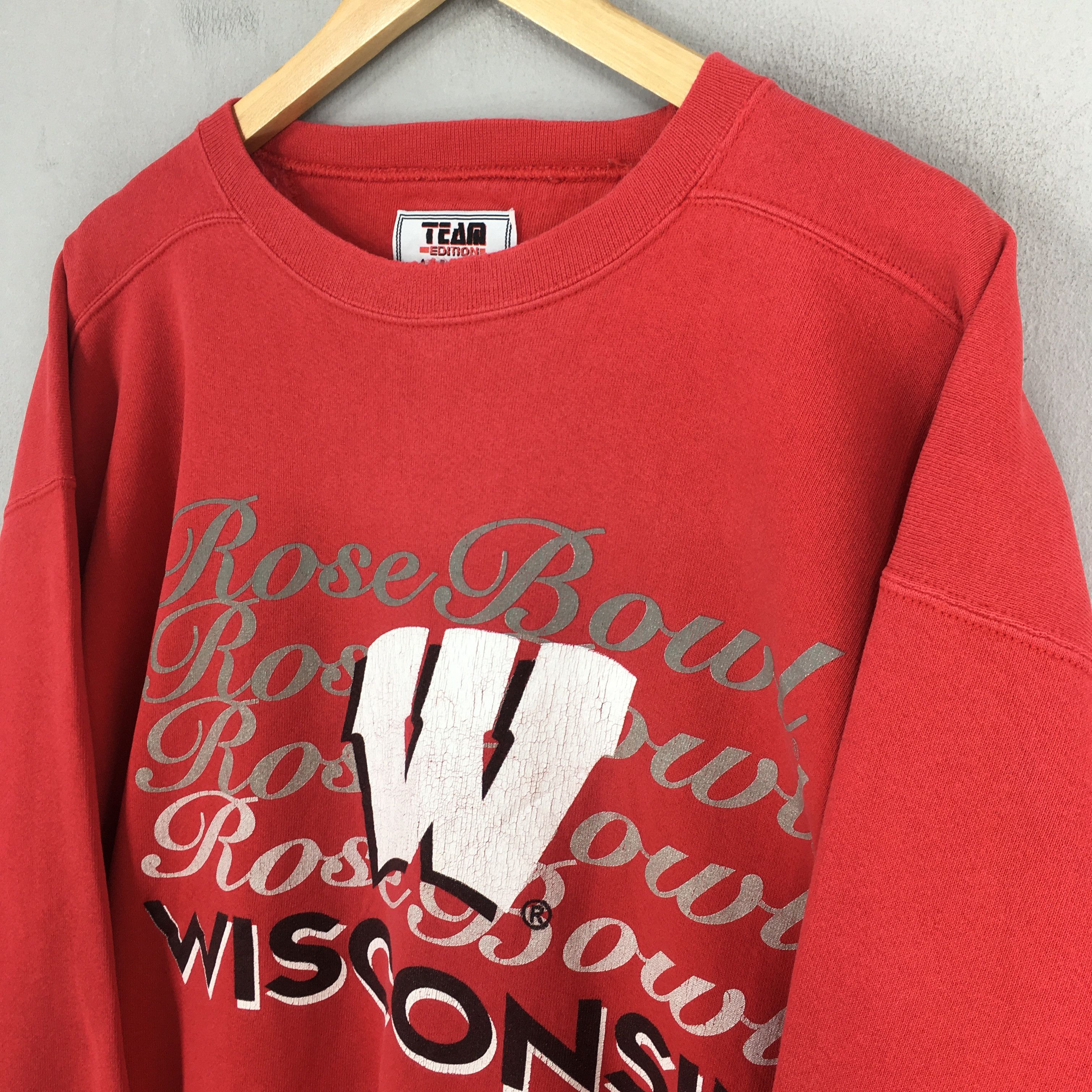 NCAA × Vintage Vintage Wisconsin Badgers Ncaa Football Sweatshirt XLarge Size US XL / EU 56 / 4 - 3 Thumbnail