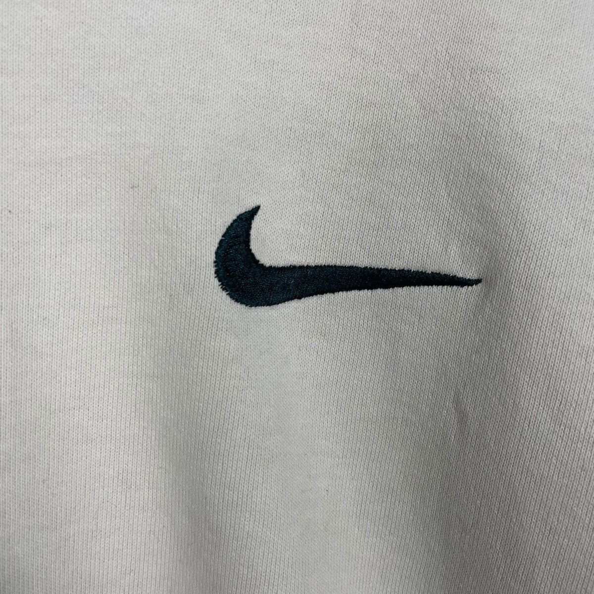 Nike Vintage Nike Swoosh Small Logo Sweater Size US L / EU 52-54 / 3 - 10 Thumbnail