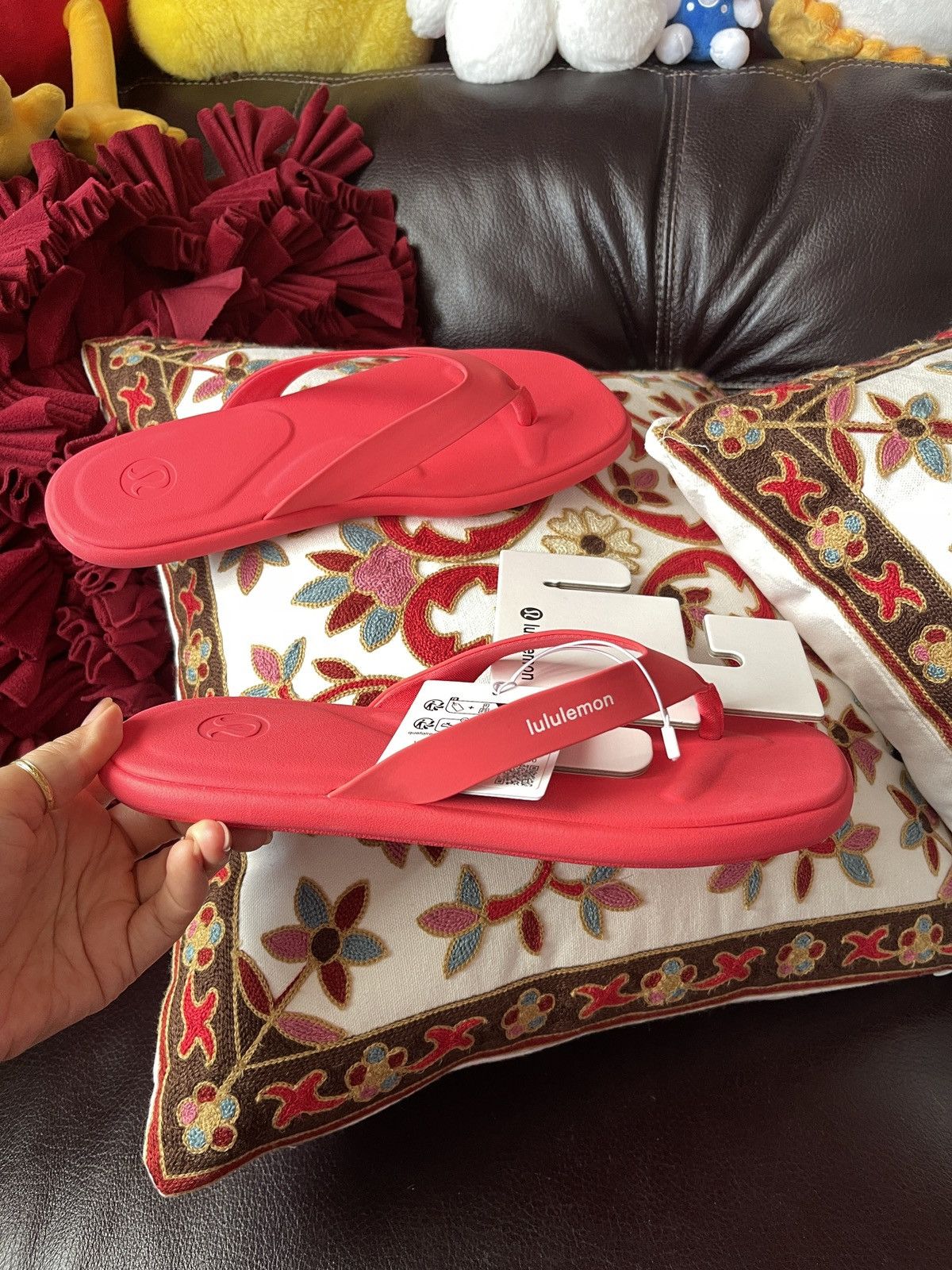 Lululemon Lululemon rest feel Flip Flops size 9 color red glow/white Size US 9 / IT 39 - 8 Thumbnail