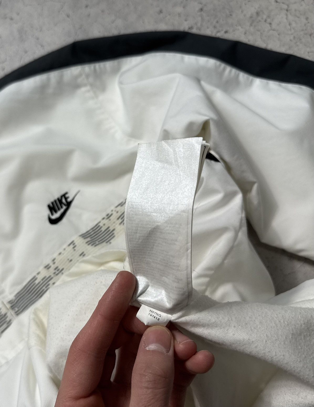 Nike Nike Vintage Light Nylon Jacket White Drill Y2K Size US L / EU 52-54 / 3 - 9 Thumbnail