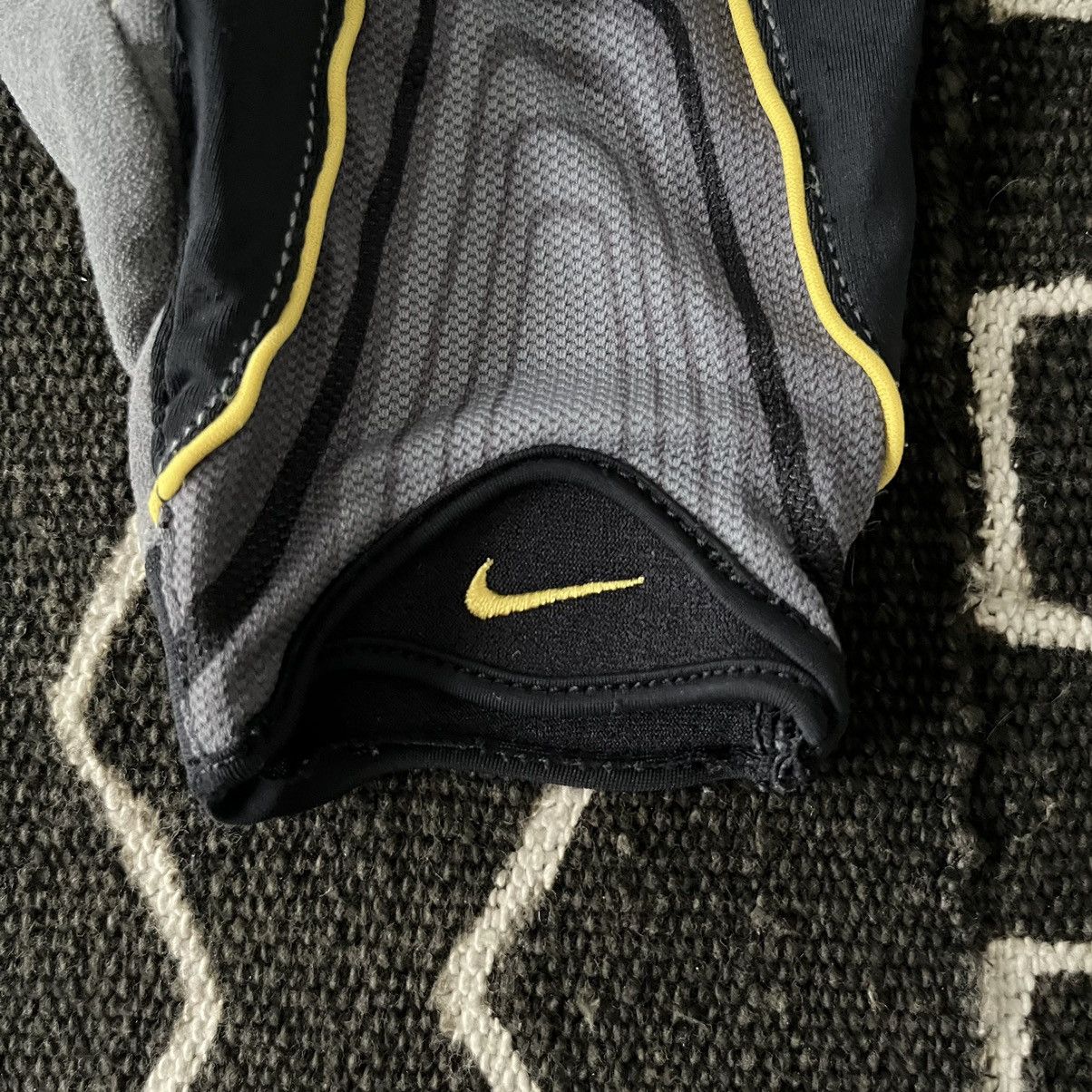 Nike Vintage Nike Fingerless Gloves Size ONE SIZE - 2 Thumbnail