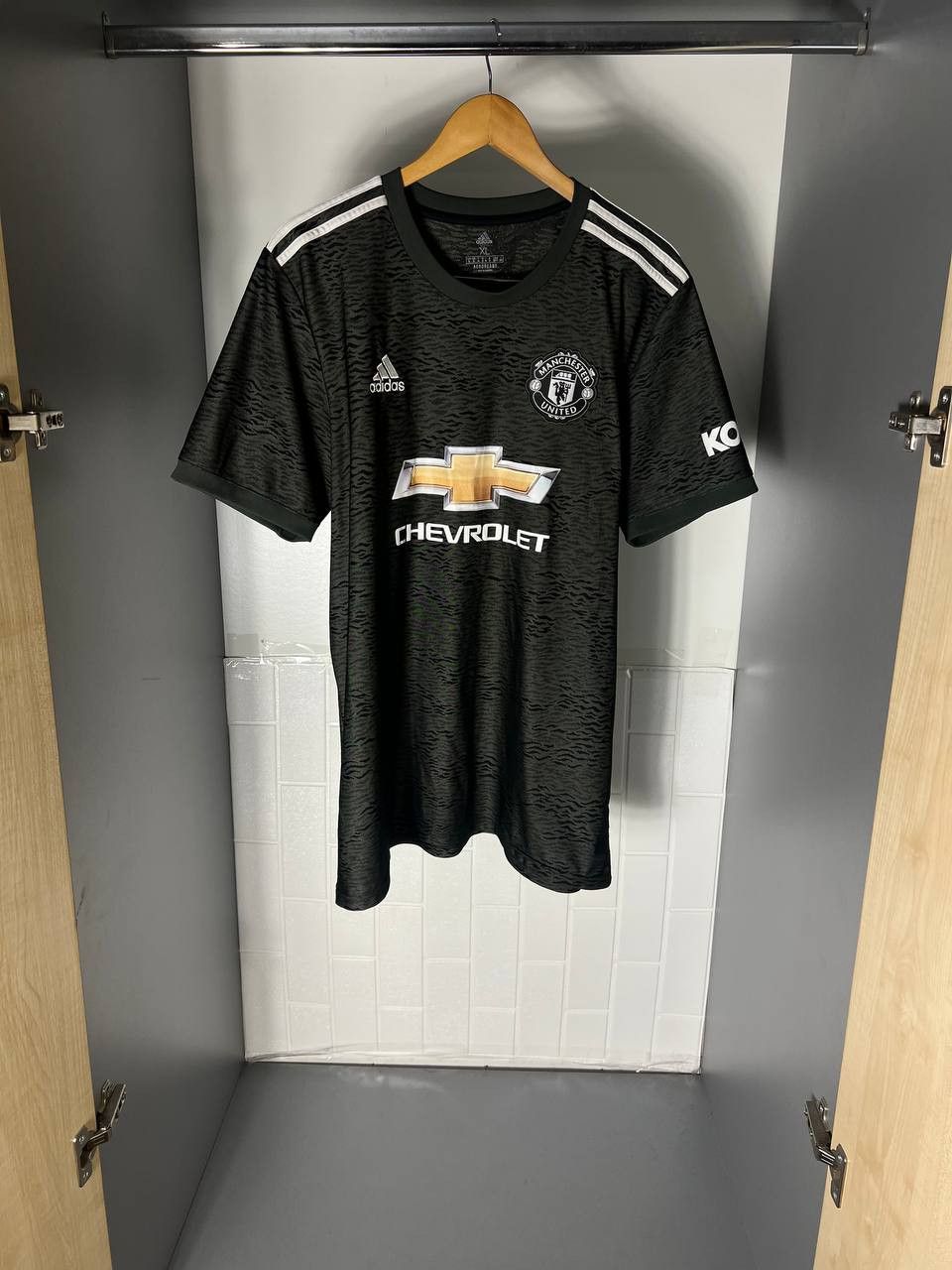 Vintage VERY RARE ADIDAS FC MANCHESTER UNITED ENGLAND SOCCER JERSEY Size US XL / EU 56 / 4 - 5 Thumbnail