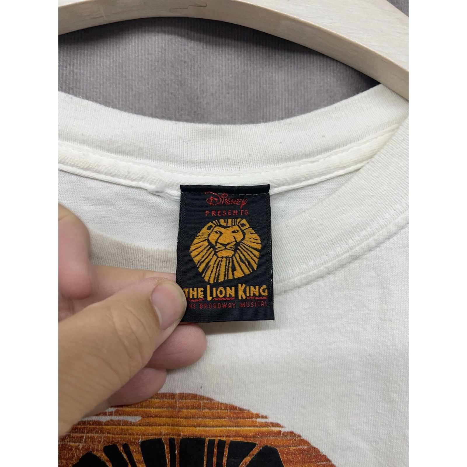 Hanes VTG Lion King Broadway Musical Shirt Medium Disney White Sho Size US M / EU 48-50 / 2 - 6 Thumbnail