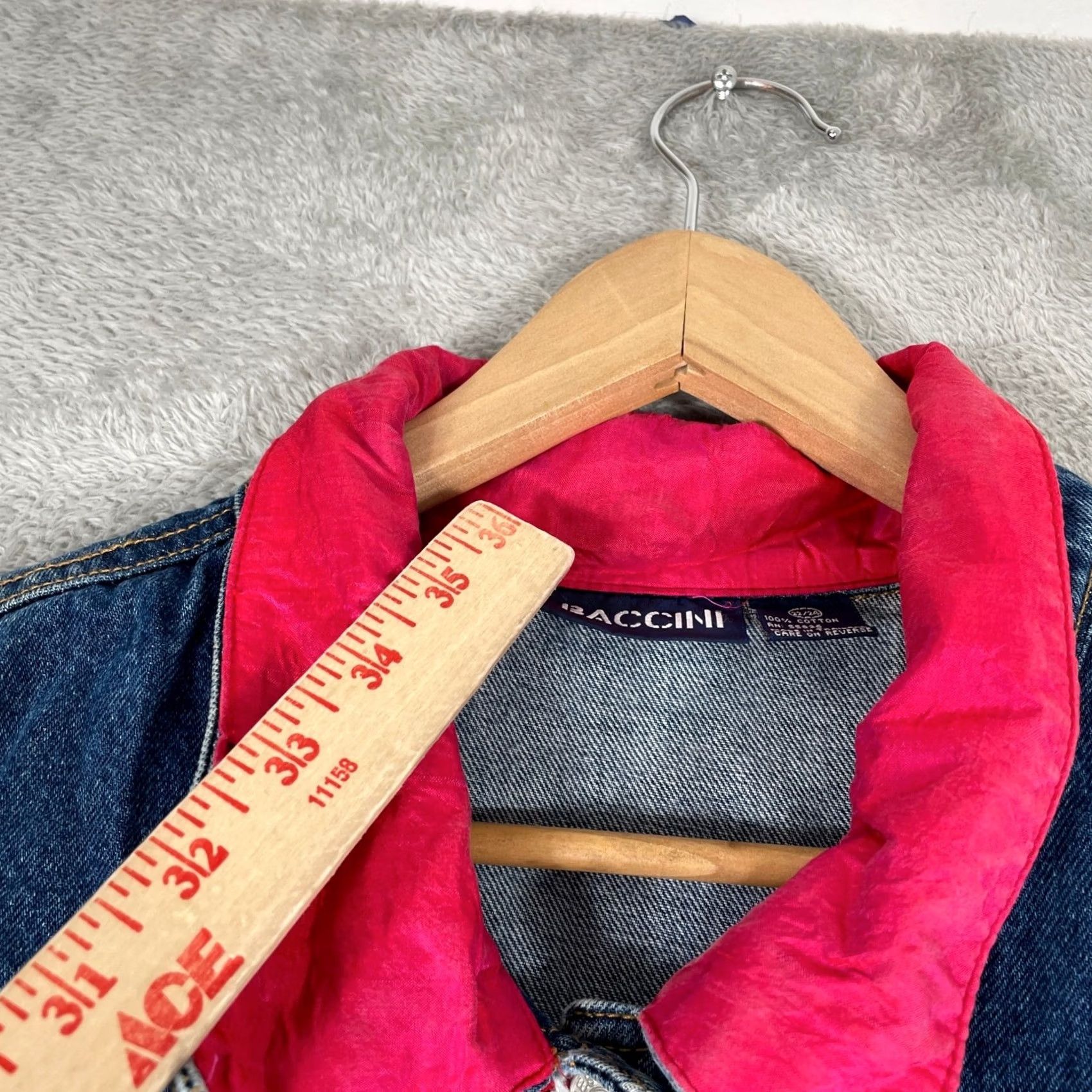 Denime VINTAGE BACCINI Denim Vest Womens 22W Plus Blue Pink Contrast Trim Embroidered Sleeveless Button Down Western Boho 90s Casual Jacket Womens Size 3XL / US 20-22 - 4 Thumbnail