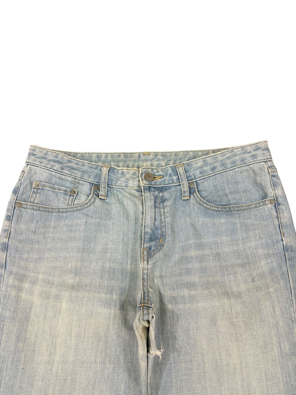Uniqlo Vintage Japanese Uniqlo Light Wash Distress Flare Jeans Size US 32 / EU 48 - 4 Thumbnail