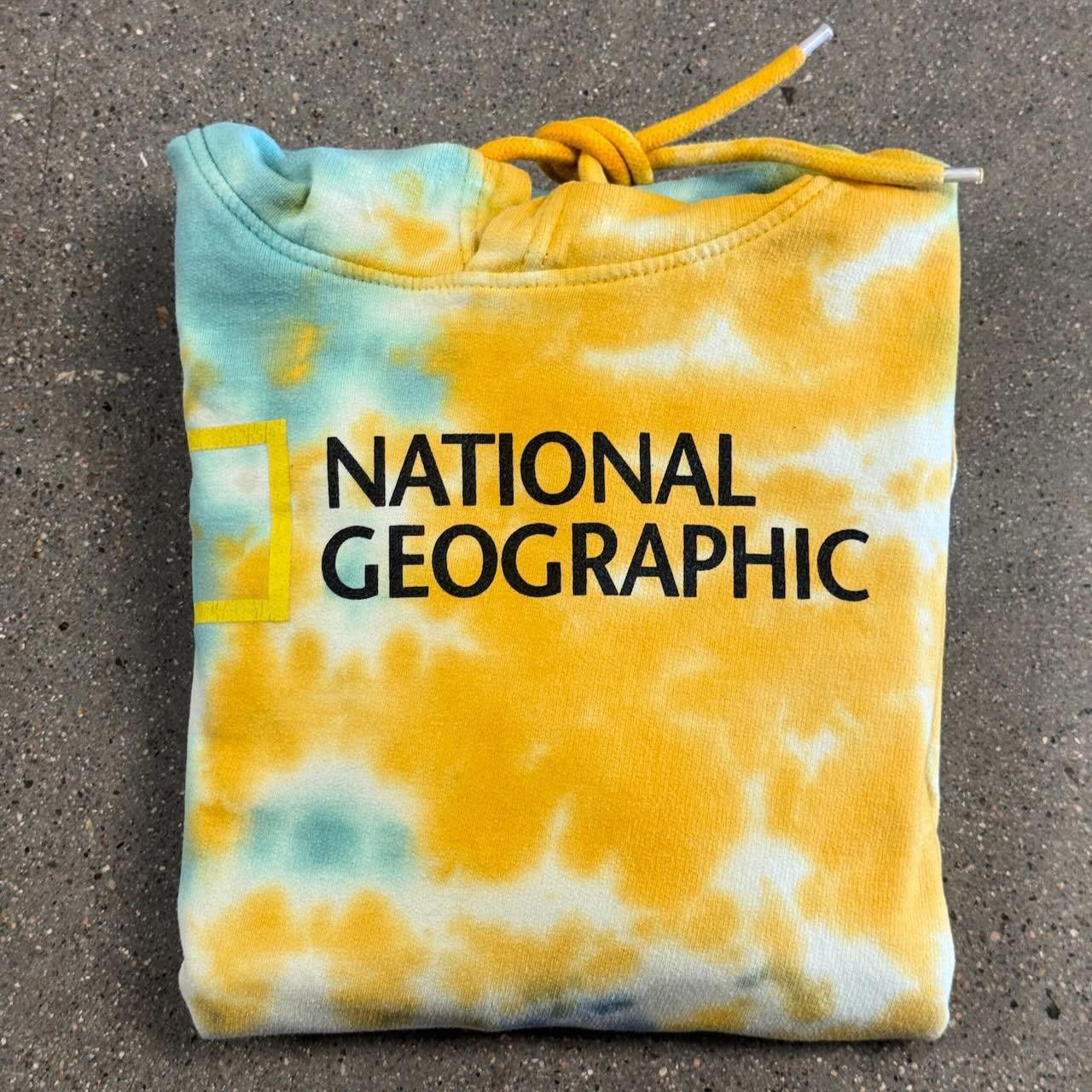 Designer National Geographic Men’s L Bahamas Islands Tie Dye Hoodie Size US L / EU 52-54 / 3 - 8 Thumbnail