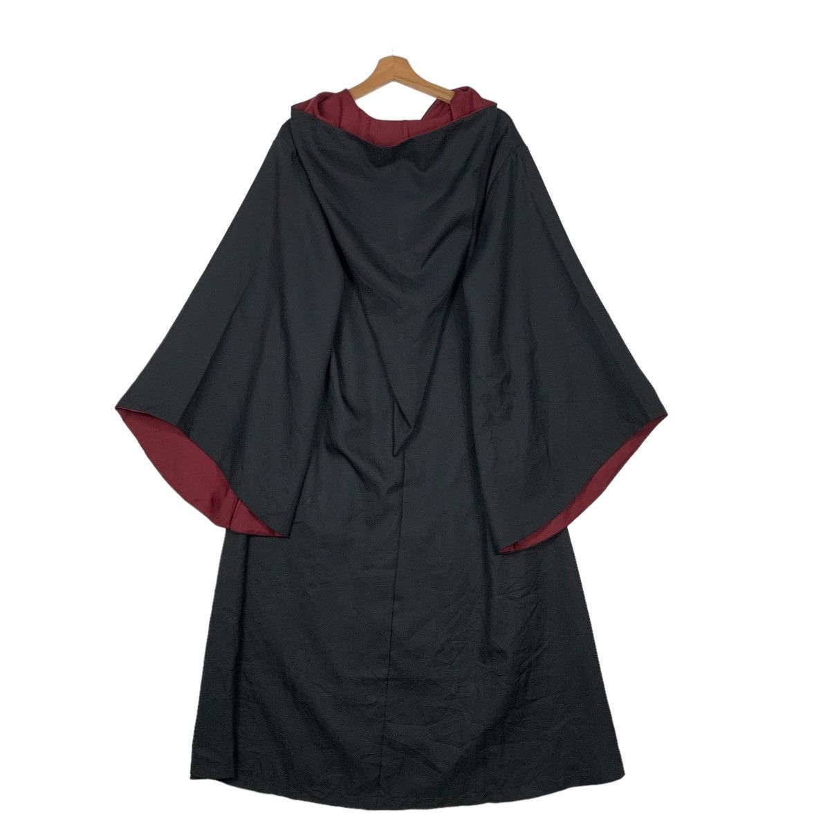 Universal Studios HARRY POTTER GRYFFINDOR CLOAK / CAPE #0235-C11 Size US M / EU 48-50 / 2 - 9 Thumbnail