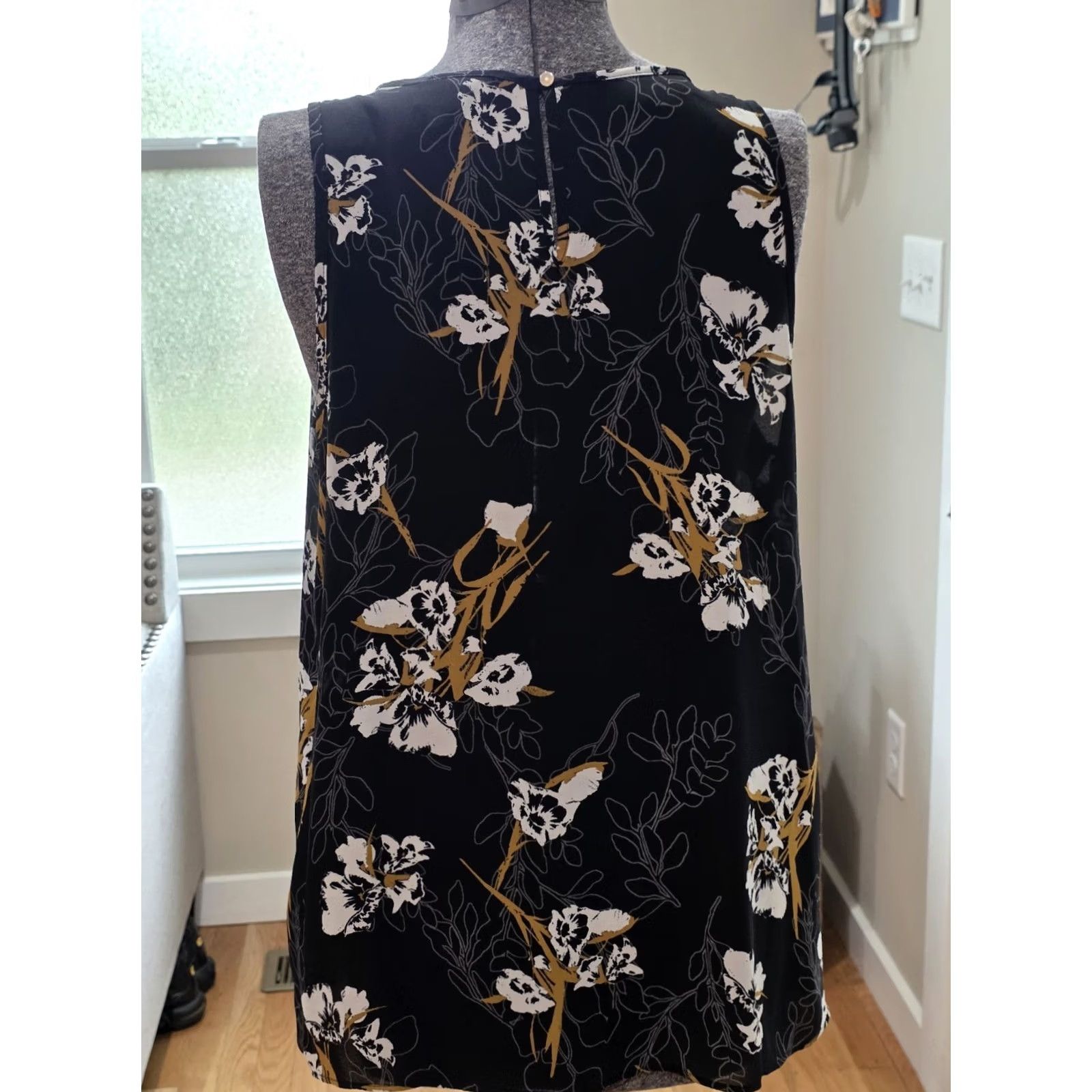 Mossimo Mossimo Tank Top Blouse Black Gold White Floral Size XL Black Size XL / US 12-14 / IT 48-50 - 2 Thumbnail