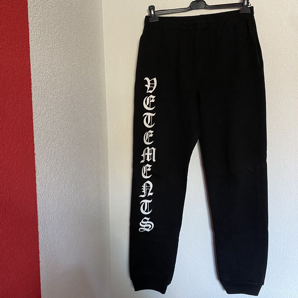 Image of Vetements Gothic Logo Pants F/w 20 Demna Gvasalia in Black, Men's (Size 33)