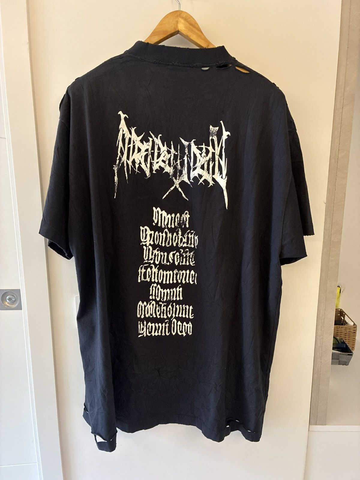 Balenciaga Balenciaga Metal Logo Oversized Distressed T shirt Size US L / EU 52-54 / 3 - 8 Thumbnail