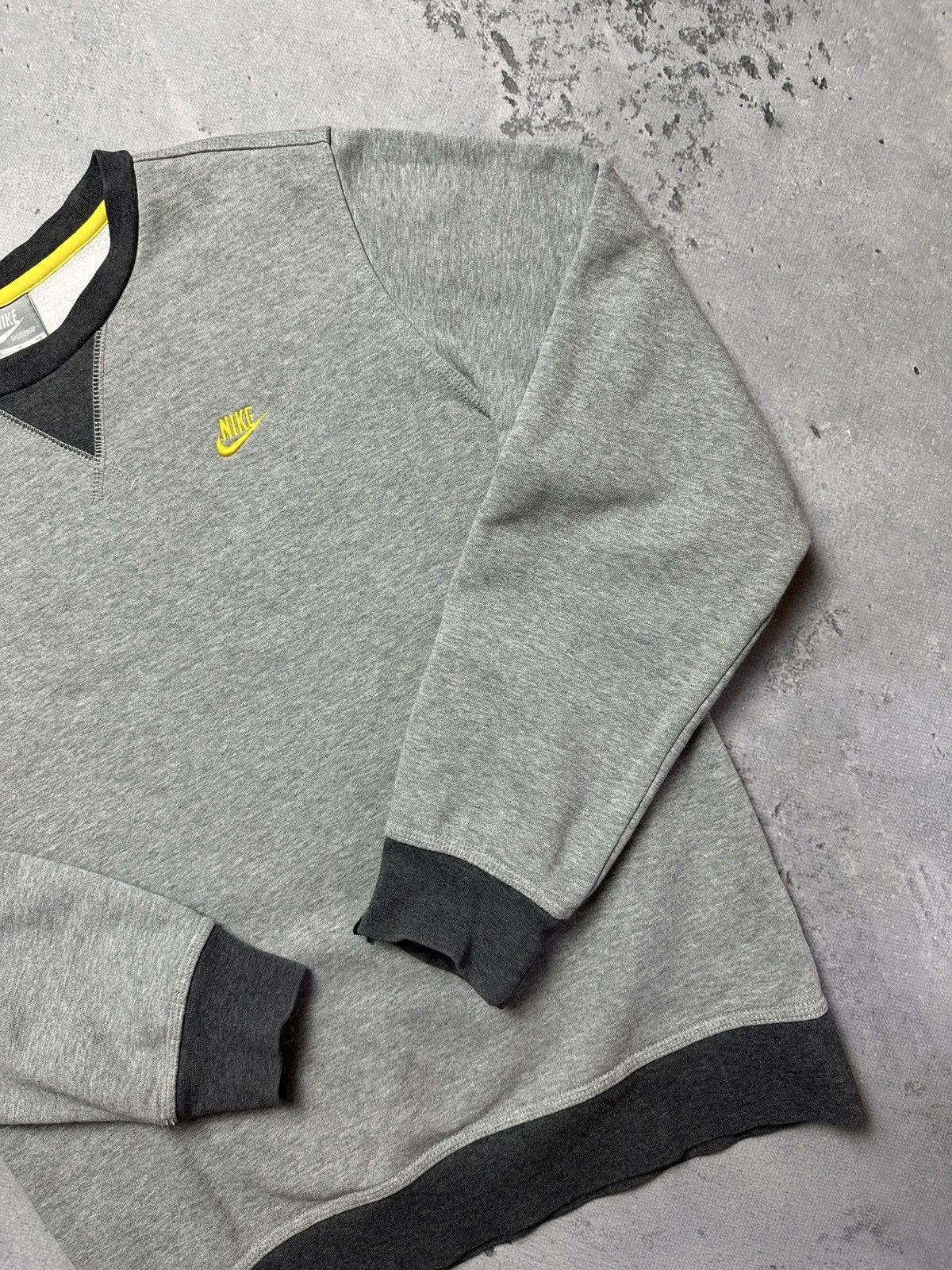 Nike Vintage Crewneck Nike boxy small swoosh y2k 90s logo USA 00s Size US S / EU 44-46 / 1 - 4 Thumbnail