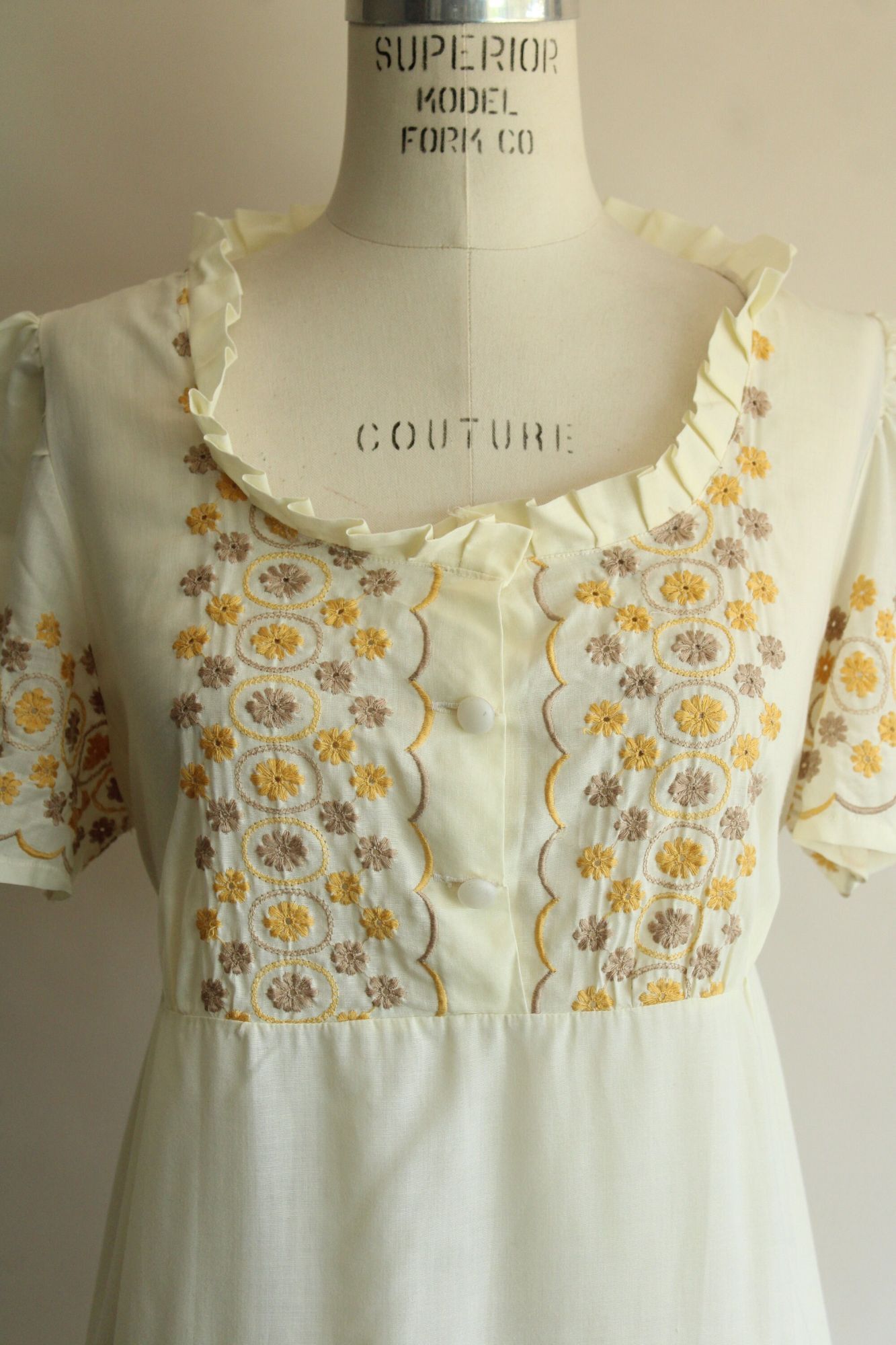 Vintage Vintage 1970s Dress, Yellow Embroidered Boho Maxidress with Size S / US 4 / IT 40 - 3 Thumbnail