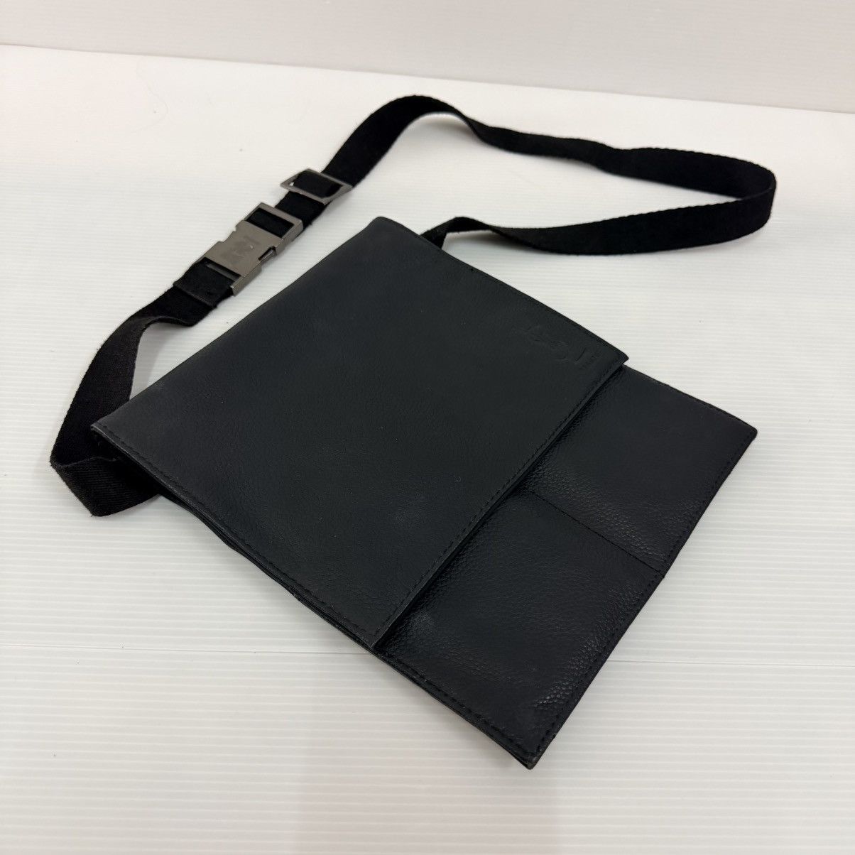 Yves Saint Laurent YSL Beaute Leather Makeup Accesories Bag Size ONE SIZE - 4 Thumbnail