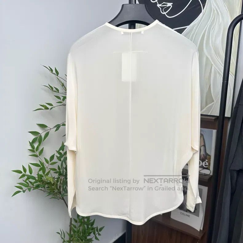 Givenchy Givenchy Silk Pearl Buttoned Top Size XS / US 0-2 / IT 36-38 - 2 Thumbnail