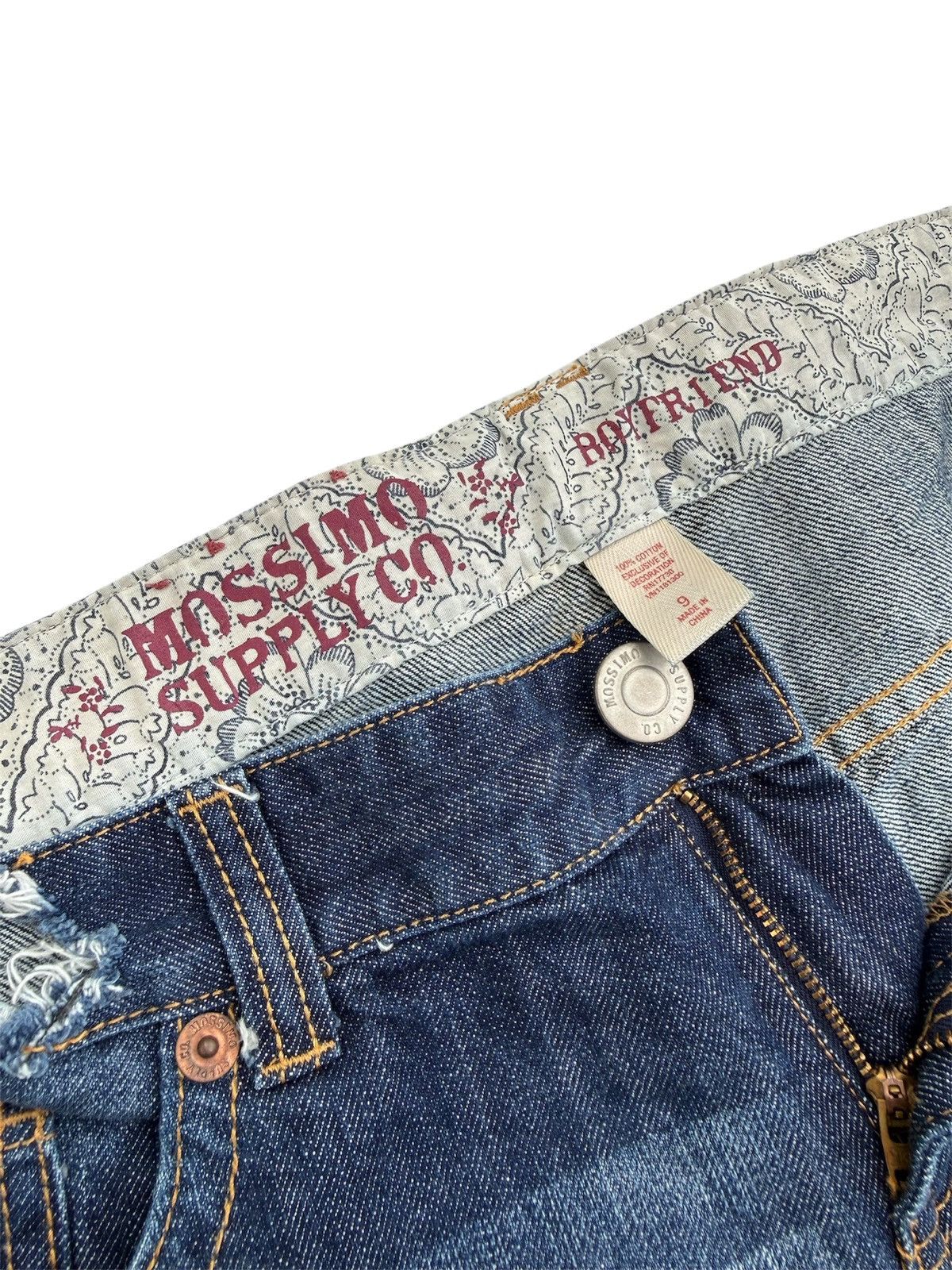 Mossimo MOSSIMO SUPPLY CO DISTRESSED DENIM JEANS WITH RIPPED DETAILS Size 34" / US 12 / IT 48 - 8 Thumbnail