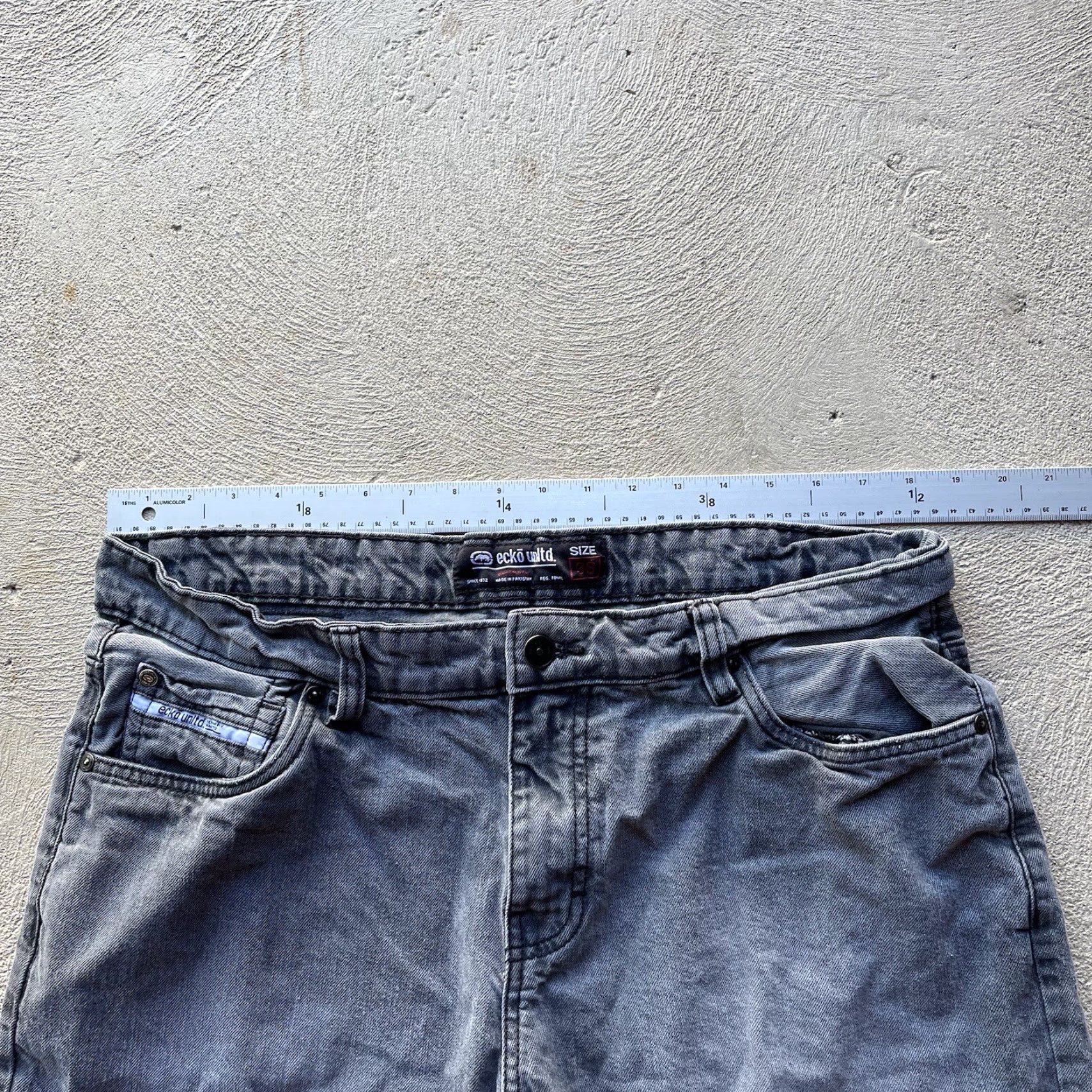 Ecko Unltd. VINTAGE Ecko Unltd Baggy Shorts Bermuda Mens 36 Gray Denim Cotton 90s Grunge Hip Hop Relaxed Inseam 12" Embroidered Pockets Mens Size US 36 / EU 52 - 7 Thumbnail
