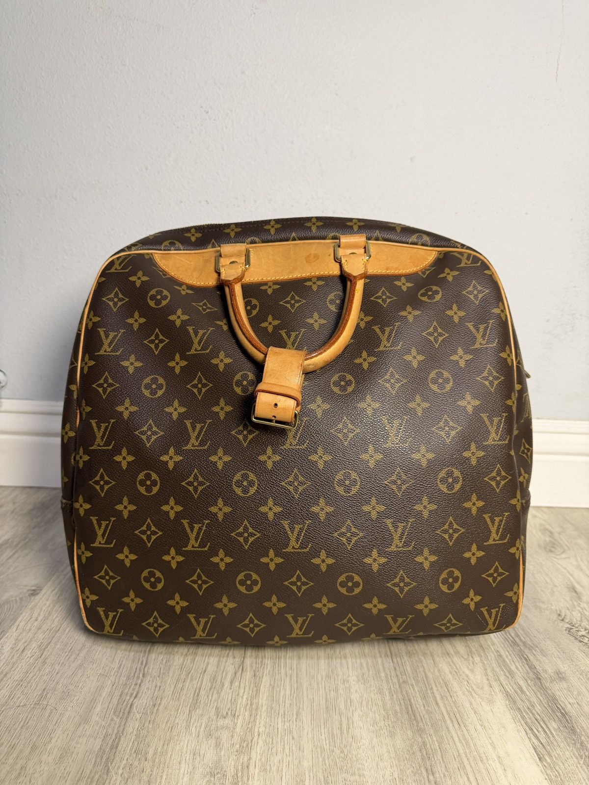 Louis Vuitton Louis Vuitton Evasion Travel Bag Monogram Canvad Size ONE SIZE - 3 Thumbnail