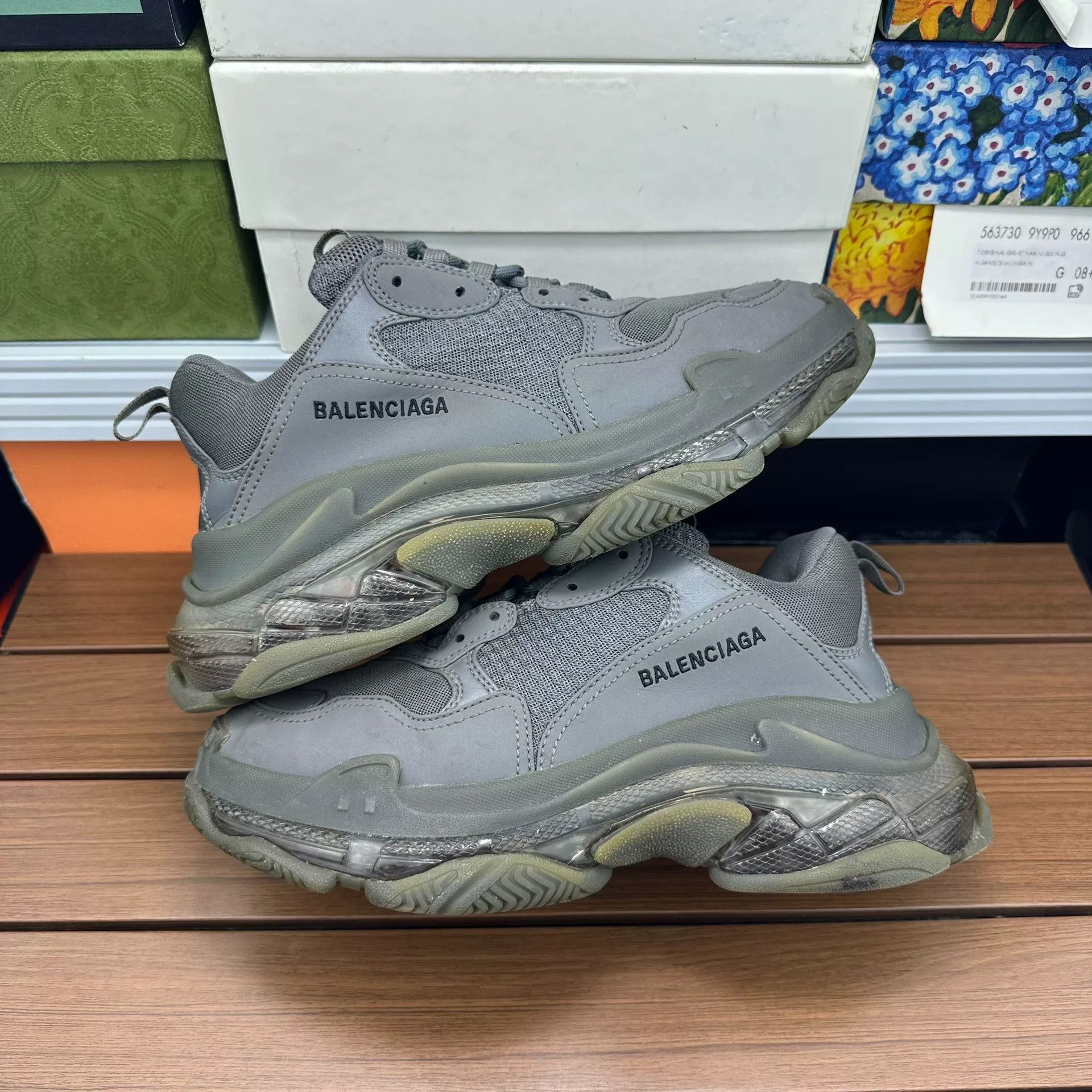 Balenciaga Balenciaga Gray Lowtop Sneakers 8 Men Size US 8 / EU 41 - 1 Thumbnail