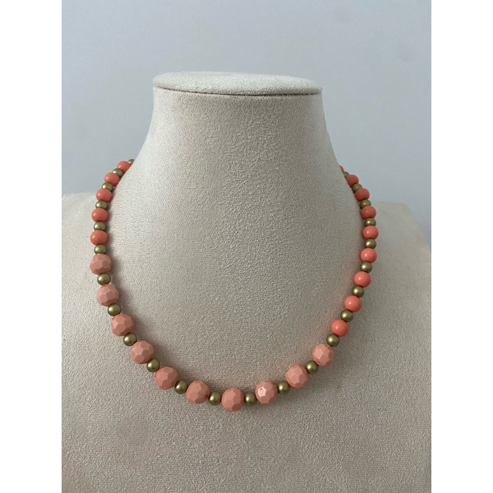 Handmade salmon pink and gold bead necklace Size ONE SIZE - 1 Thumbnail