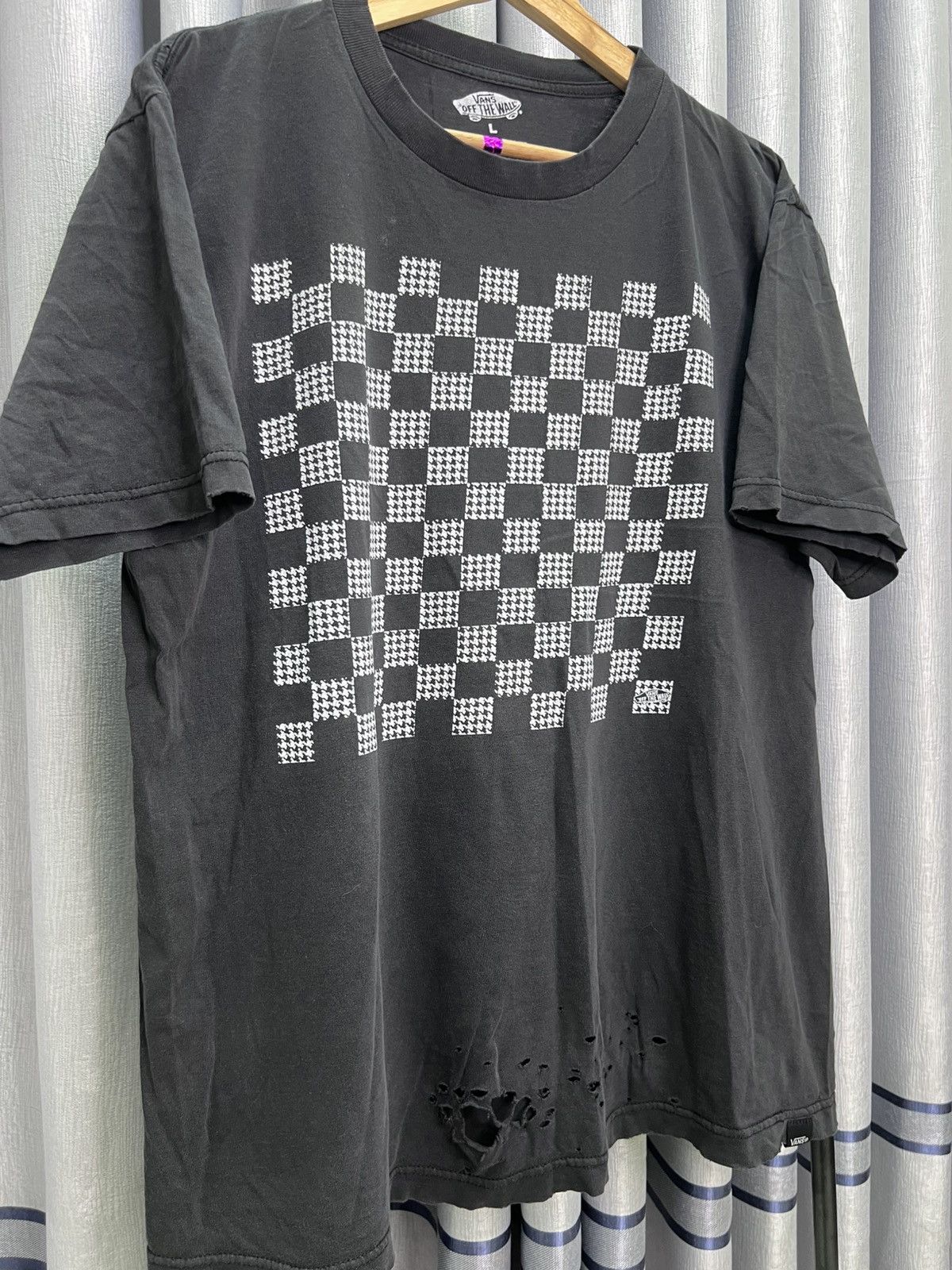 Vans Thrashed Faded Distressed Vans Of the Wall Skate Tshirt Size US L / EU 52-54 / 3 - 1 Thumbnail